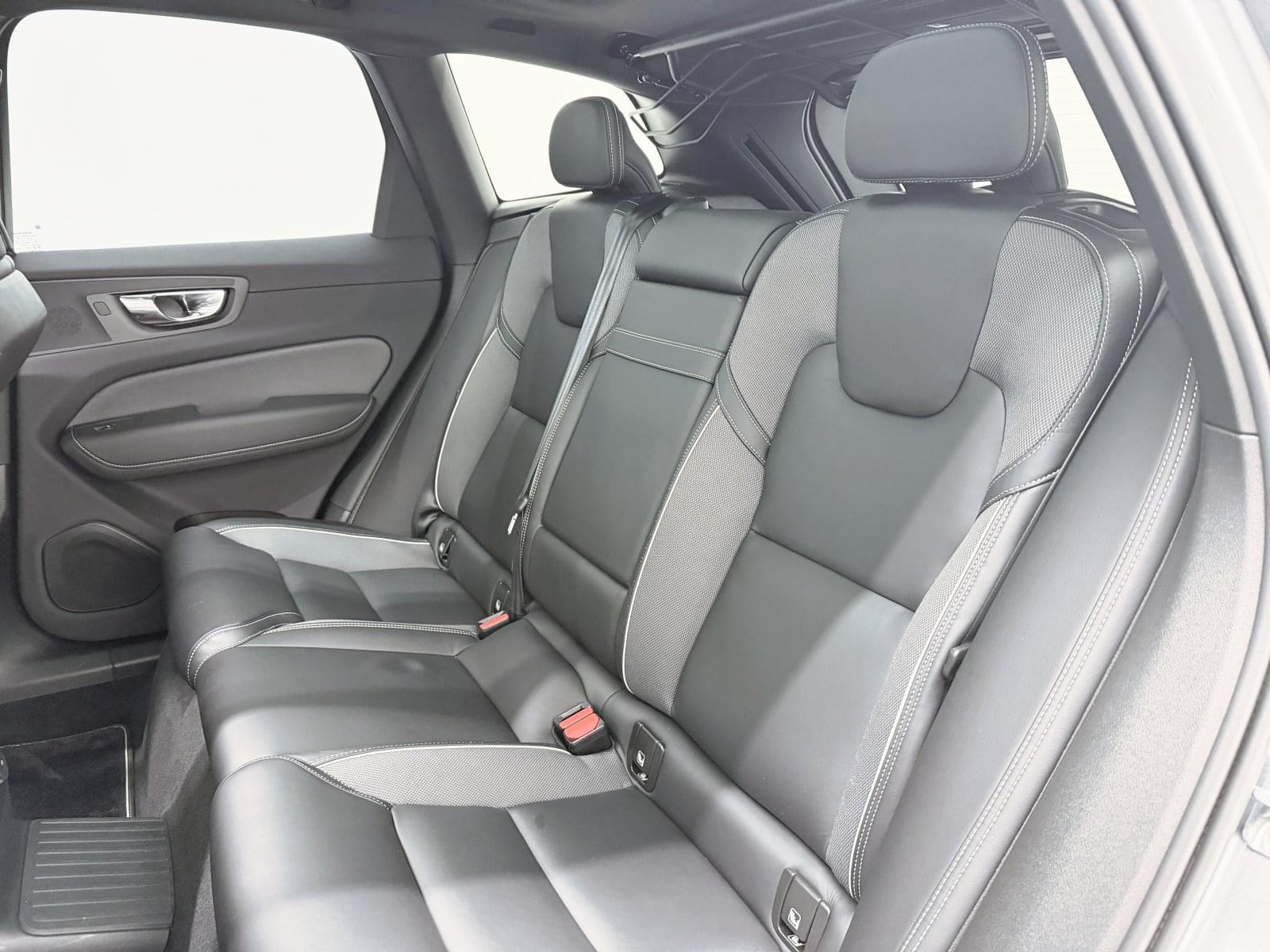 VOLVO XC60 2.0 T6 AWD RECHARGE R-DESIGN  AUTO 340CV 44 