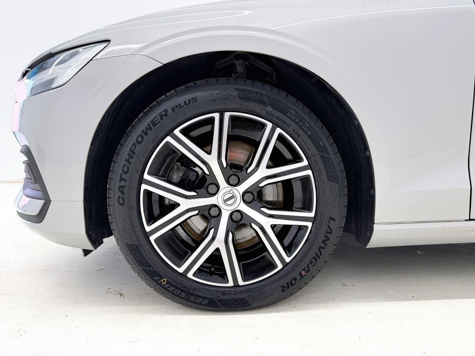 VOLVO V60 2.0 B4  ESSENTIAL AUTO 197CV 17 