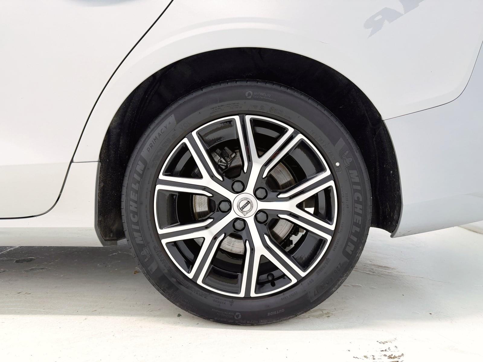 VOLVO V60 2.0 B4  ESSENTIAL AUTO 197CV 18 