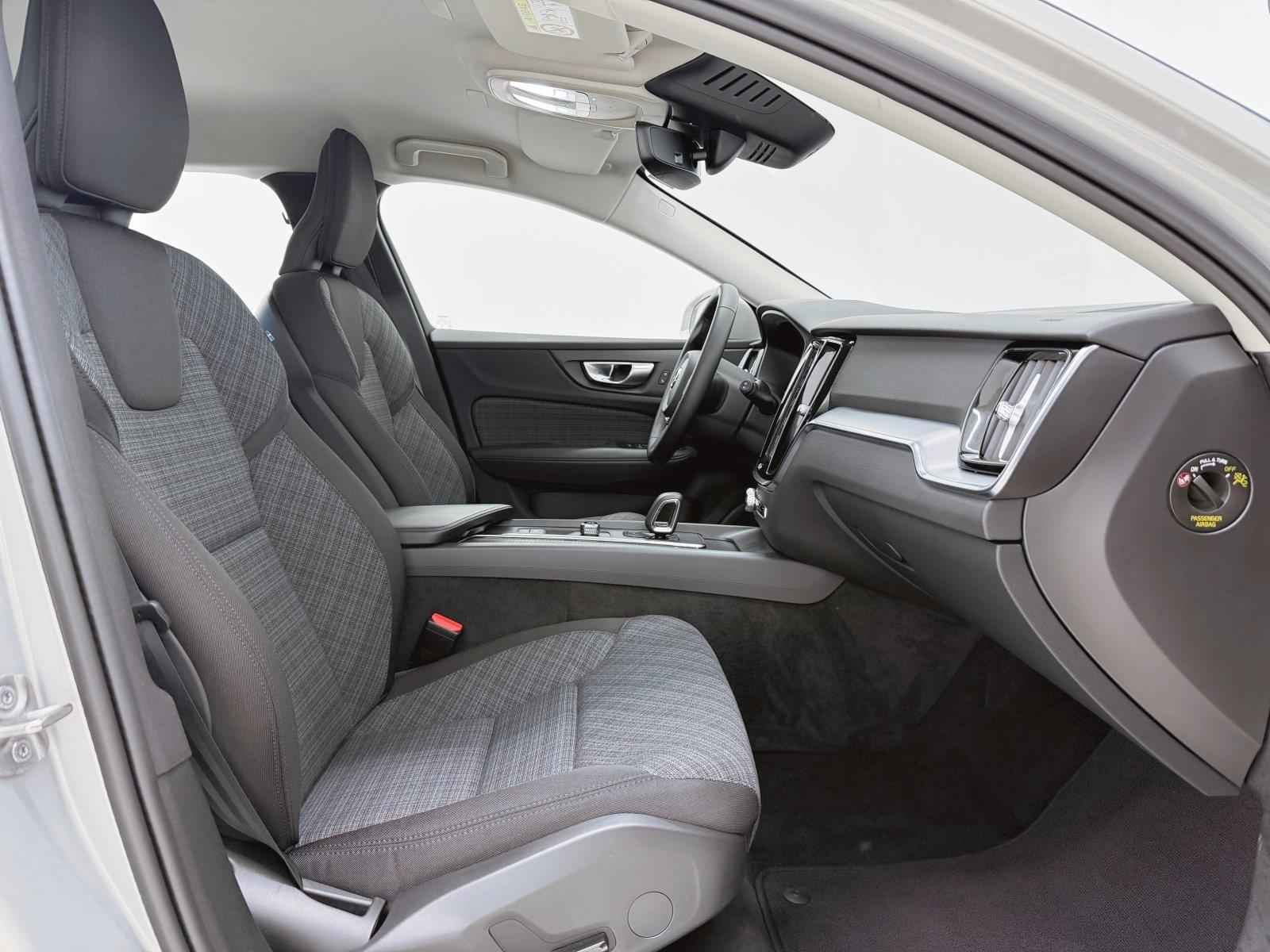 VOLVO V60 2.0 B4  ESSENTIAL AUTO 197CV 32 