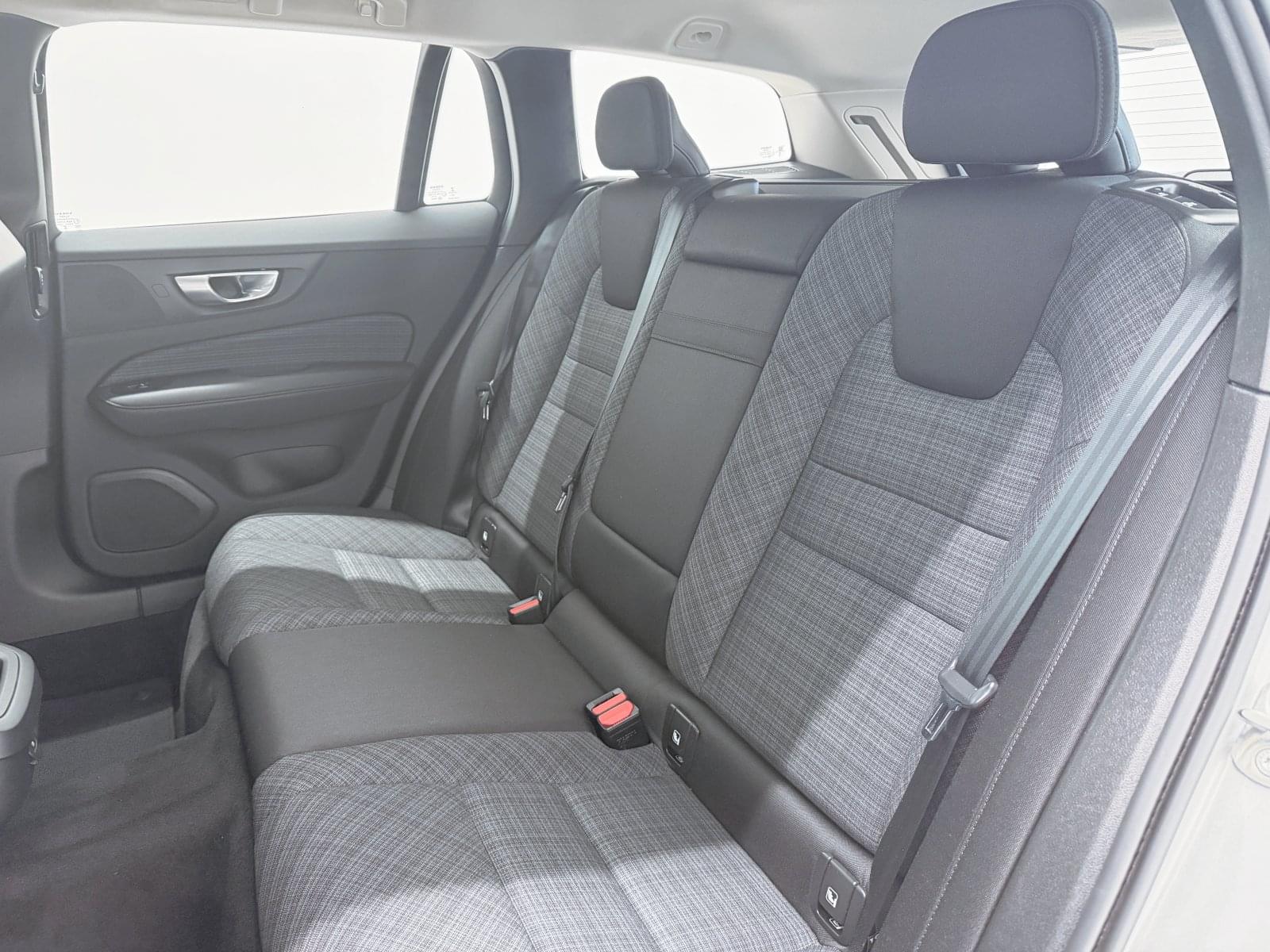 VOLVO V60 2.0 B4  ESSENTIAL AUTO 197CV 36 