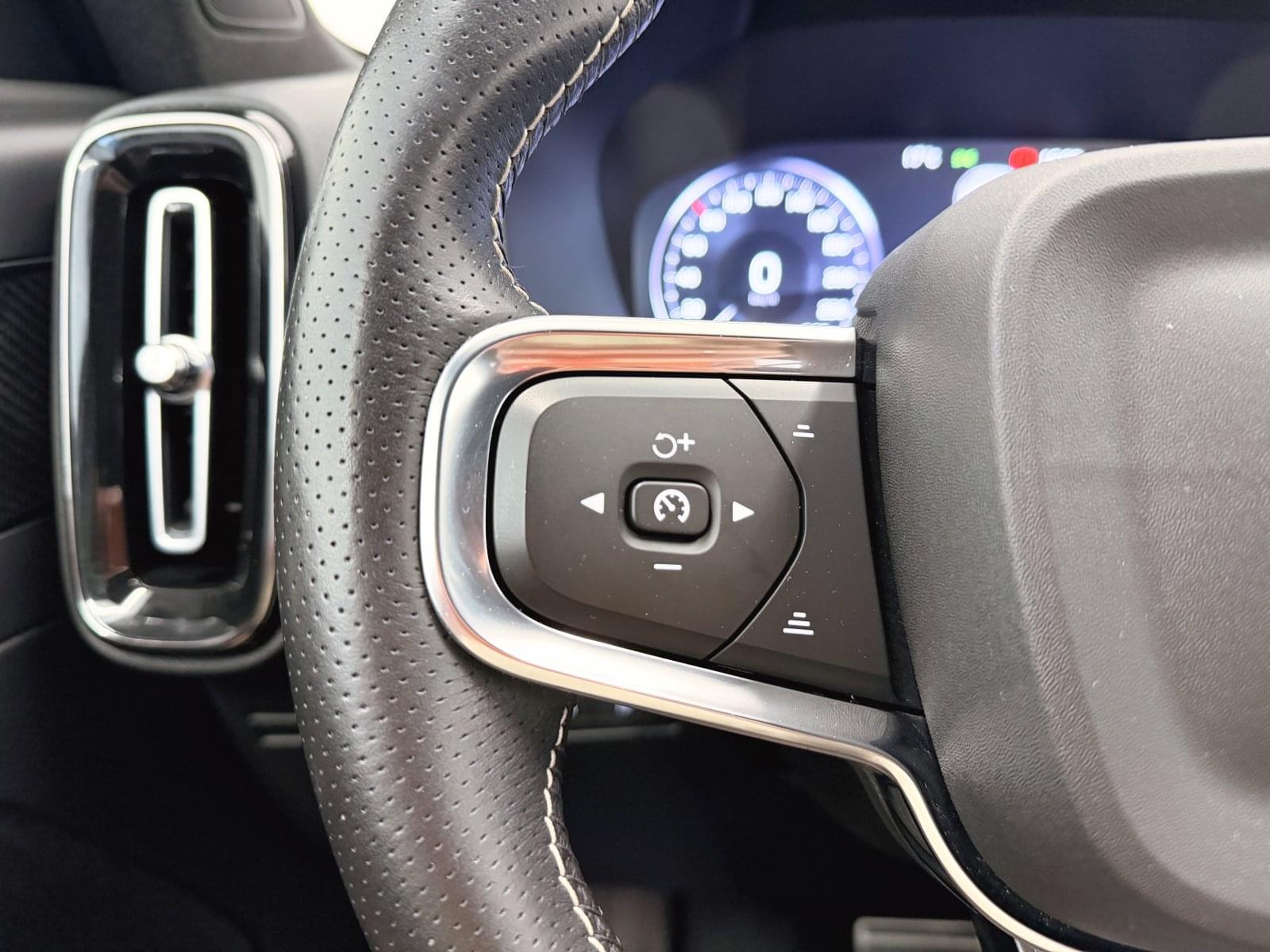 VOLVO XC40 1.5 T4 TWIN RECHARGE R-DESIGN AUTO 211CV 24 