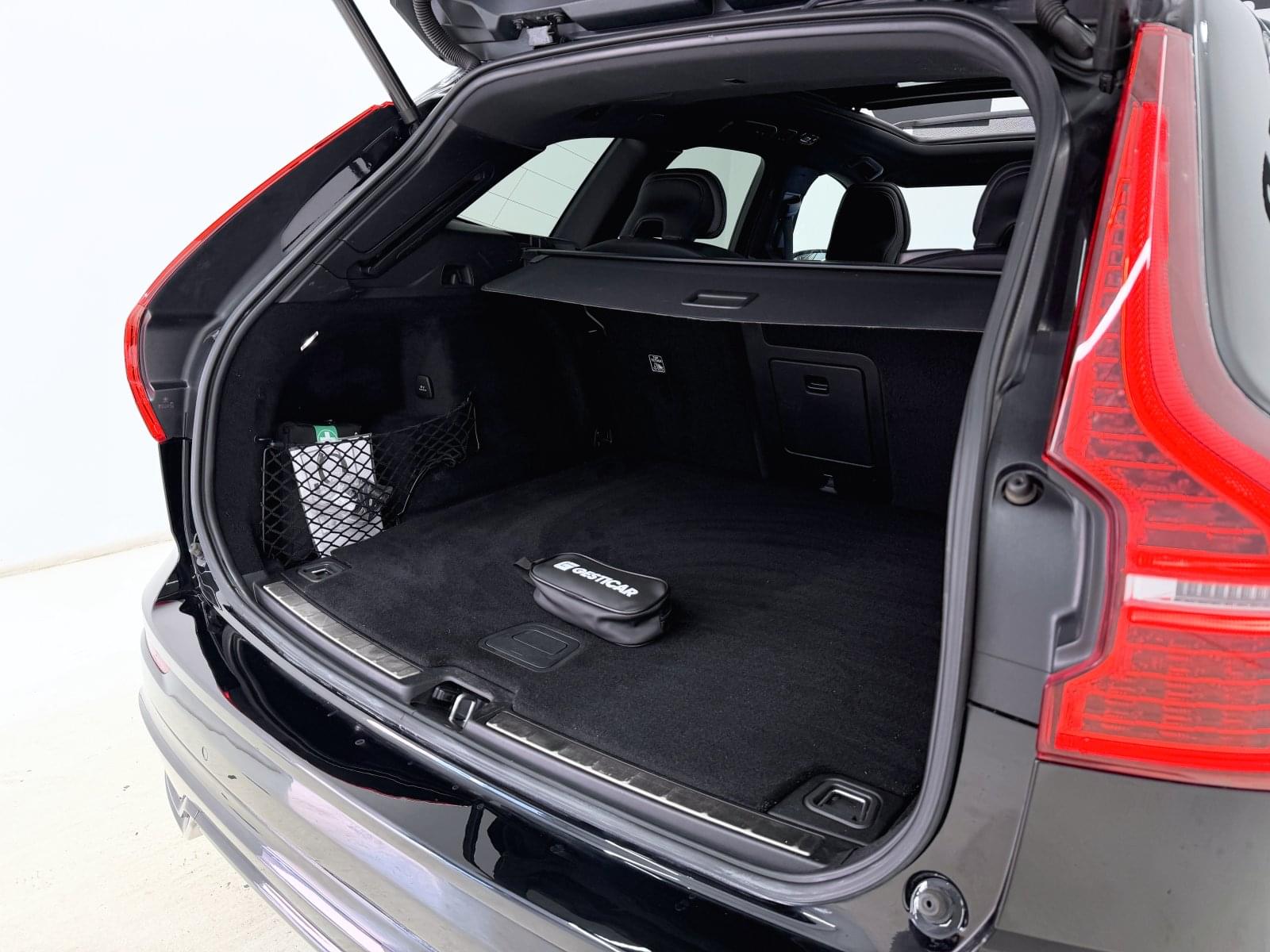 VOLVO XC60 2.0 T6 AWD RECHARGE R-DESIGN 355CV AUTO 13 