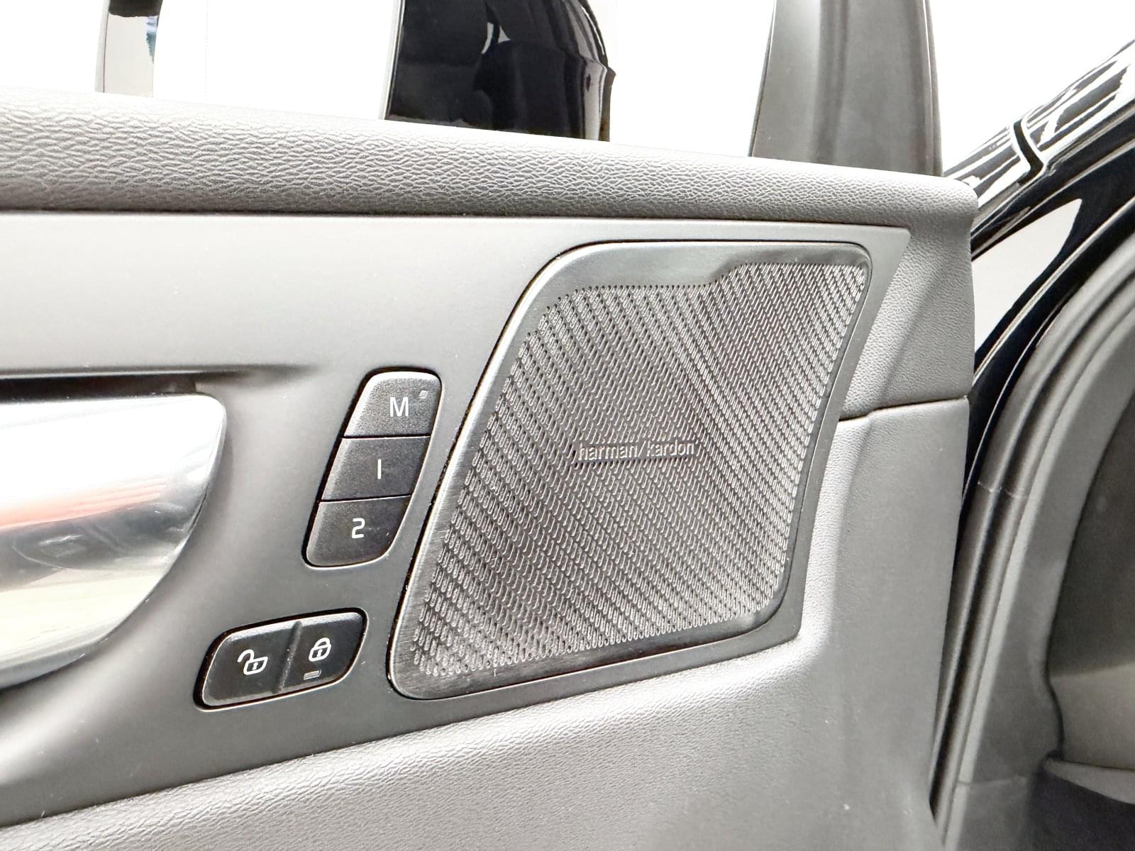 VOLVO XC60 2.0 T6 AWD RECHARGE R-DESIGN 355CV AUTO 22 