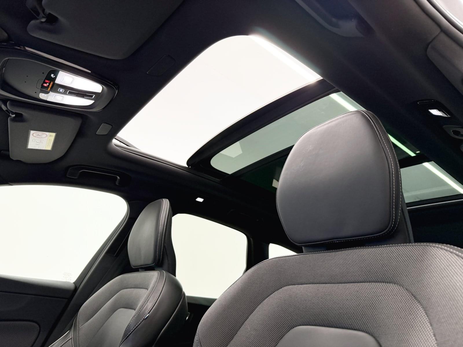 VOLVO XC60 2.0 T6 AWD RECHARGE R-DESIGN 355CV AUTO 26 