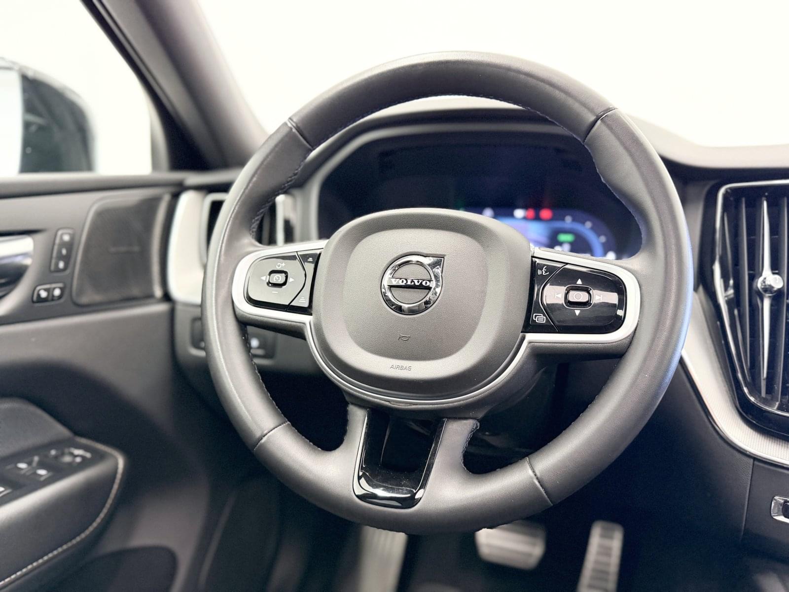 VOLVO XC60 2.0 T6 AWD RECHARGE R-DESIGN 355CV AUTO 28 