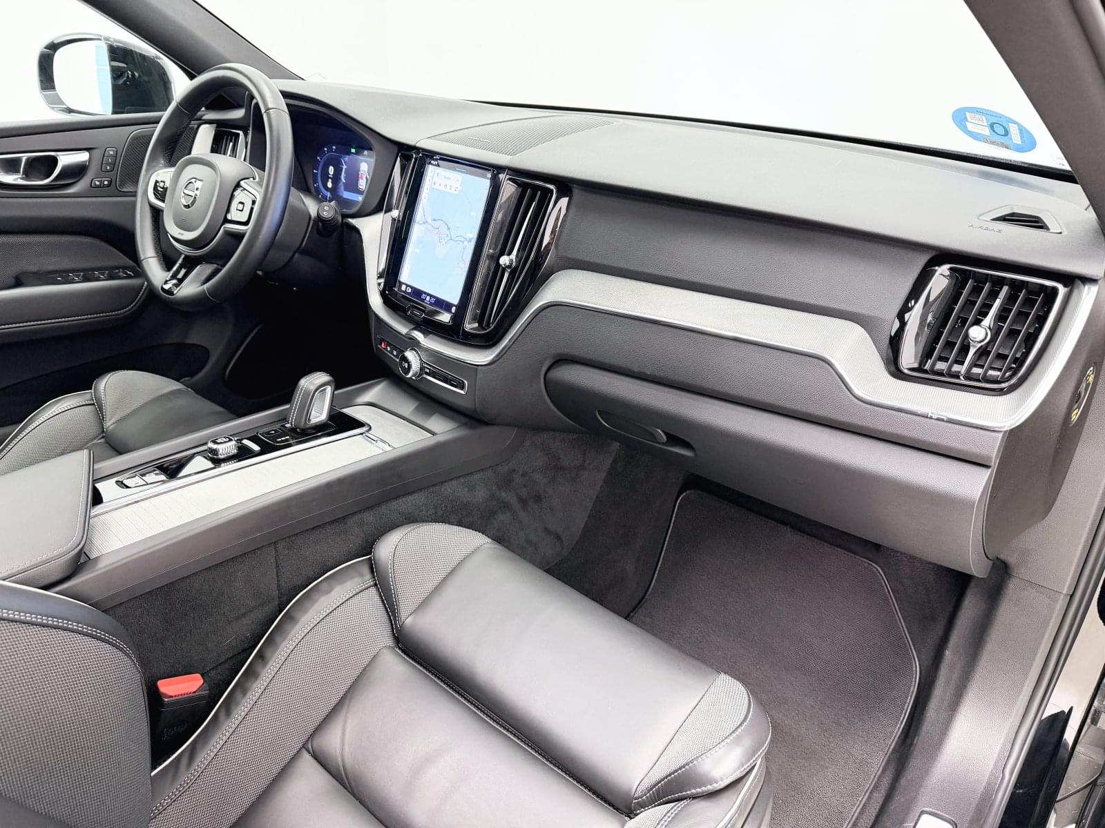 VOLVO XC60 2.0 T6 AWD RECHARGE R-DESIGN 355CV AUTO 37 