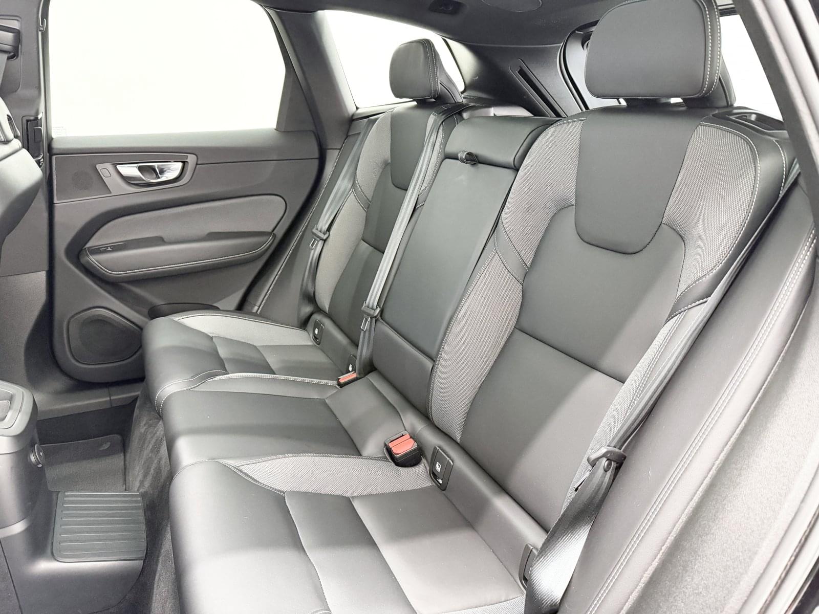 VOLVO XC60 2.0 T6 AWD RECHARGE R-DESIGN 355CV AUTO 42 