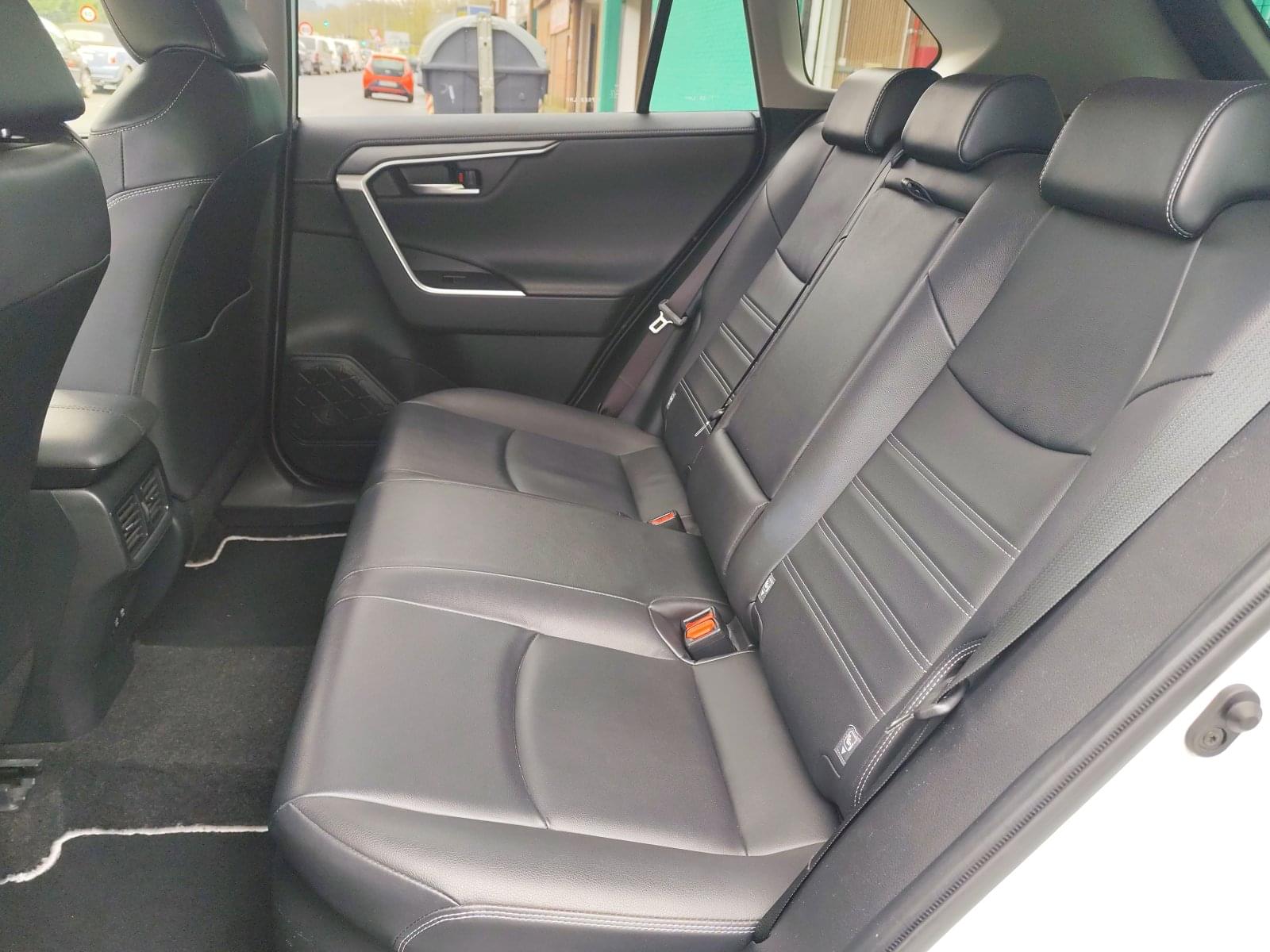 TOYOTA RAV4 2.5L 220H STYLE 18