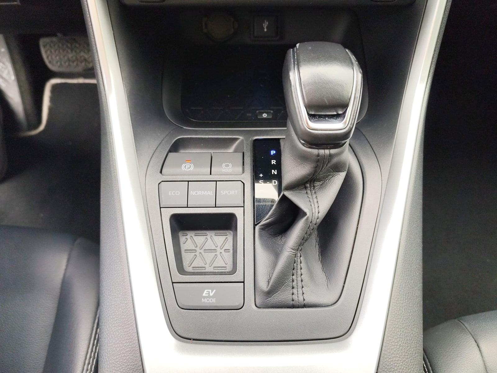 TOYOTA RAV4 2.5L 220H STYLE 17