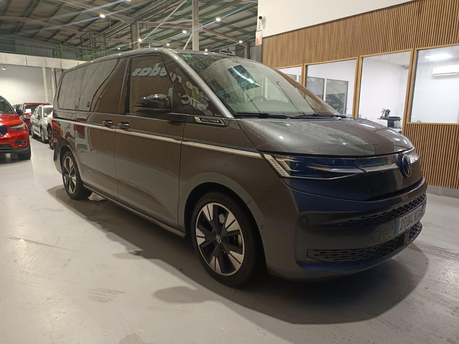VOLKSWAGEN MULTIVAN 2.0 TSI 204CV Life DSG Larga 5