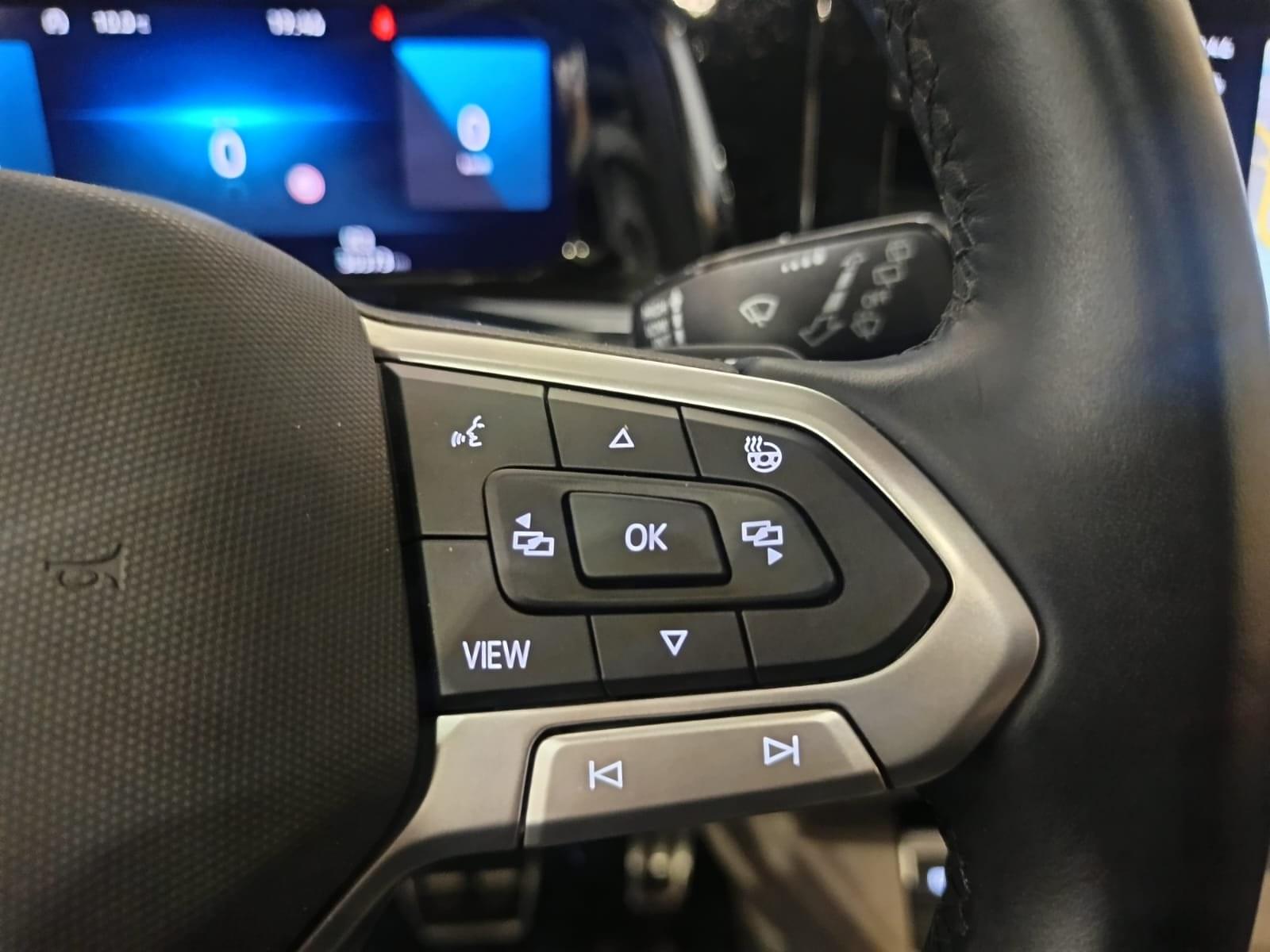 VOLKSWAGEN MULTIVAN 2.0 TSI 204CV Life DSG Larga 11