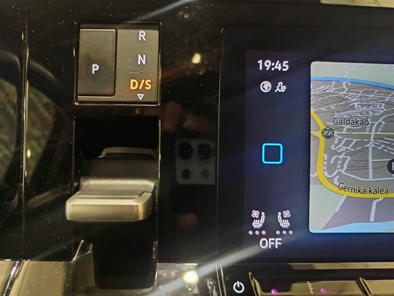 VOLKSWAGEN MULTIVAN 2.0 TSI 204CV Life DSG Larga 16