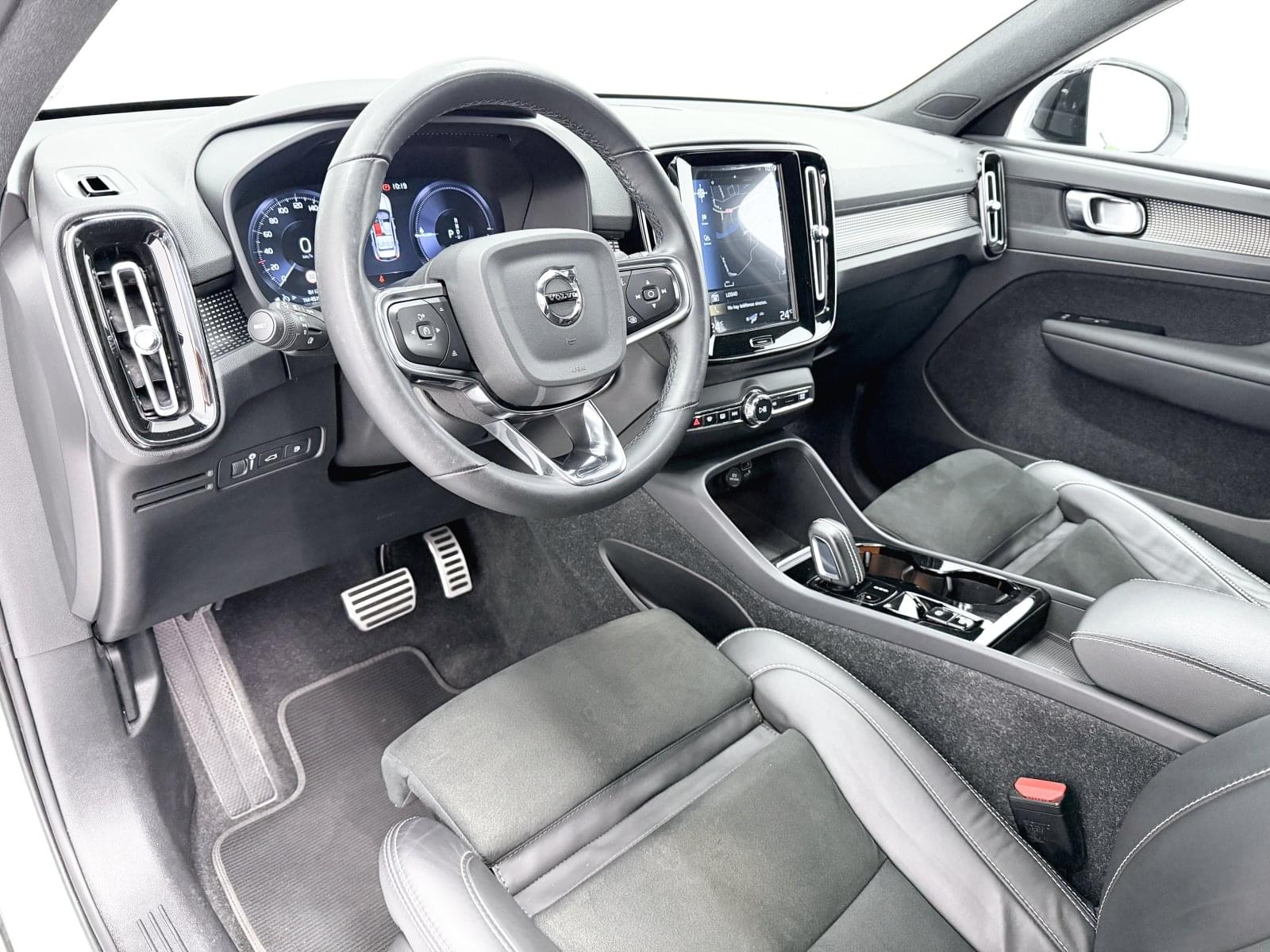 VOLVO XC40 1.5 T5 TWIN RECHARGE R-DESIGN 262CV 26 