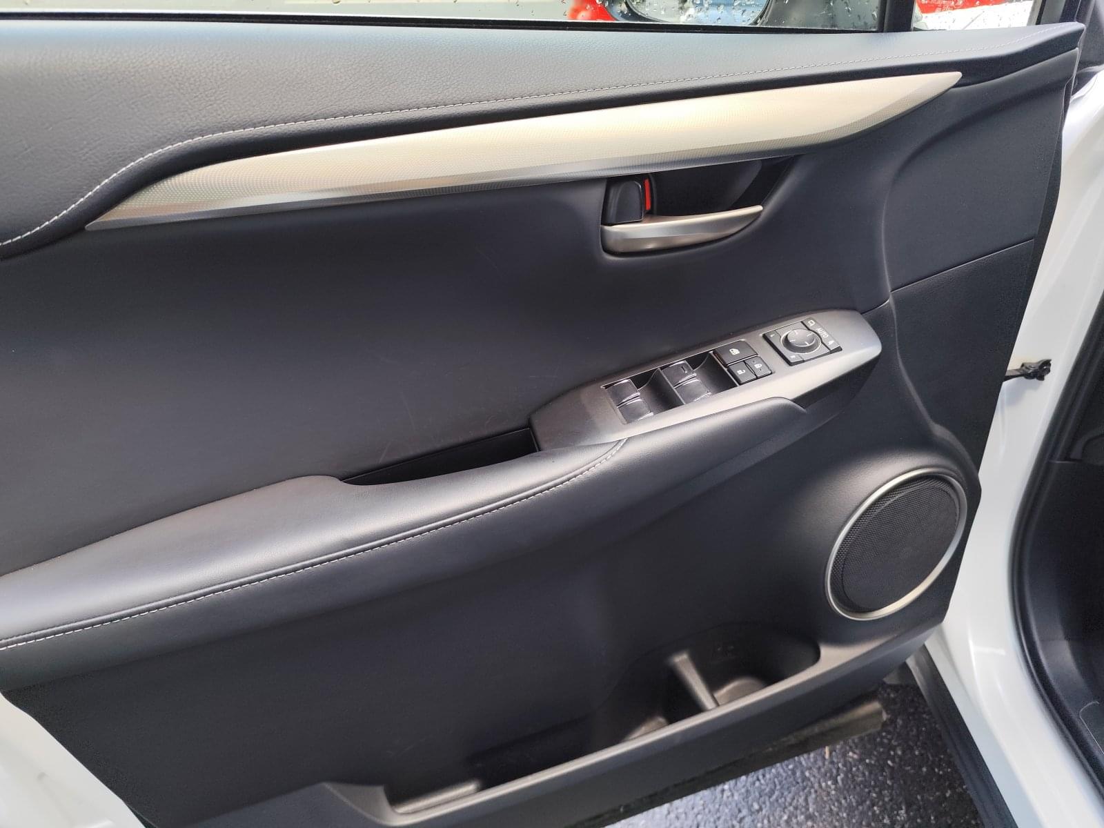 LEXUS NX 300H PREMIUM 2WD 9