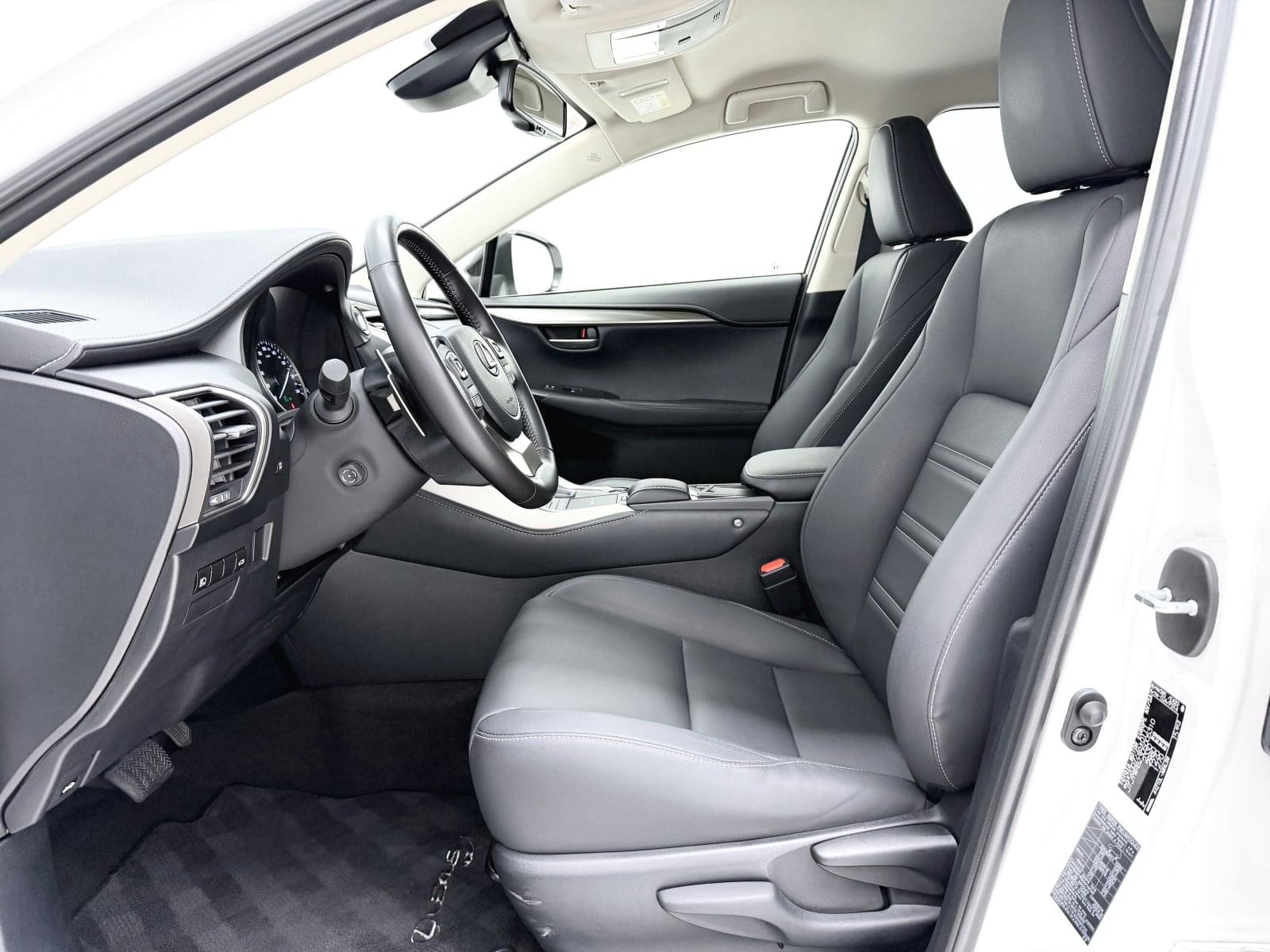 LEXUS NX 300H PREMIUM 2WD 26 