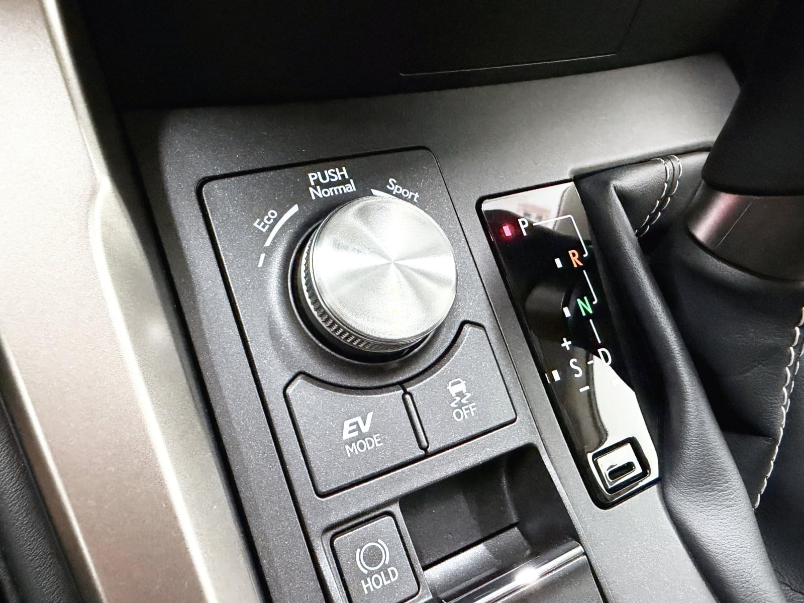 LEXUS NX 300H PREMIUM 2WD 38 