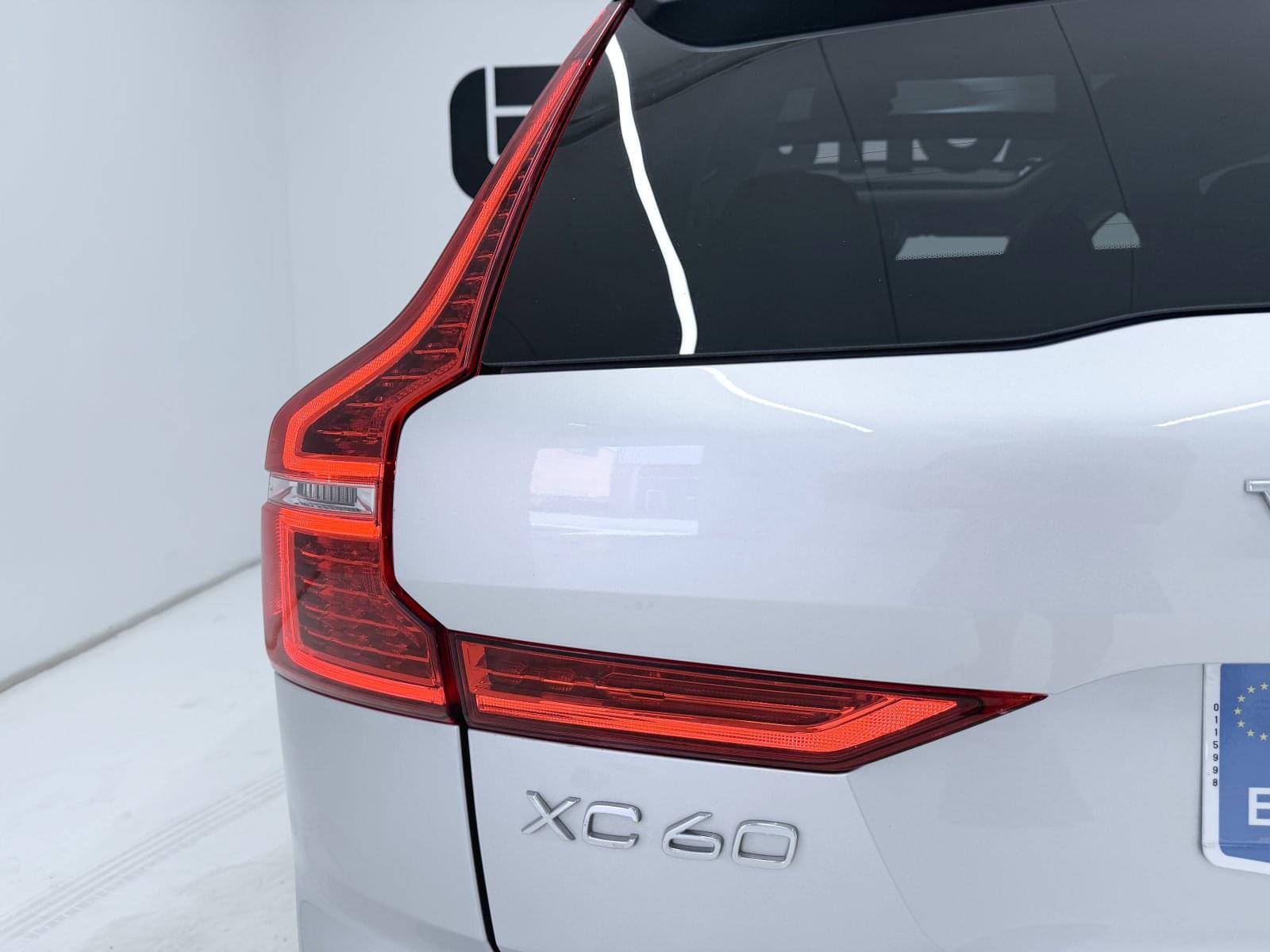 VOLVO XC60 2.0 T8 AWD INSCRIPTION 4 