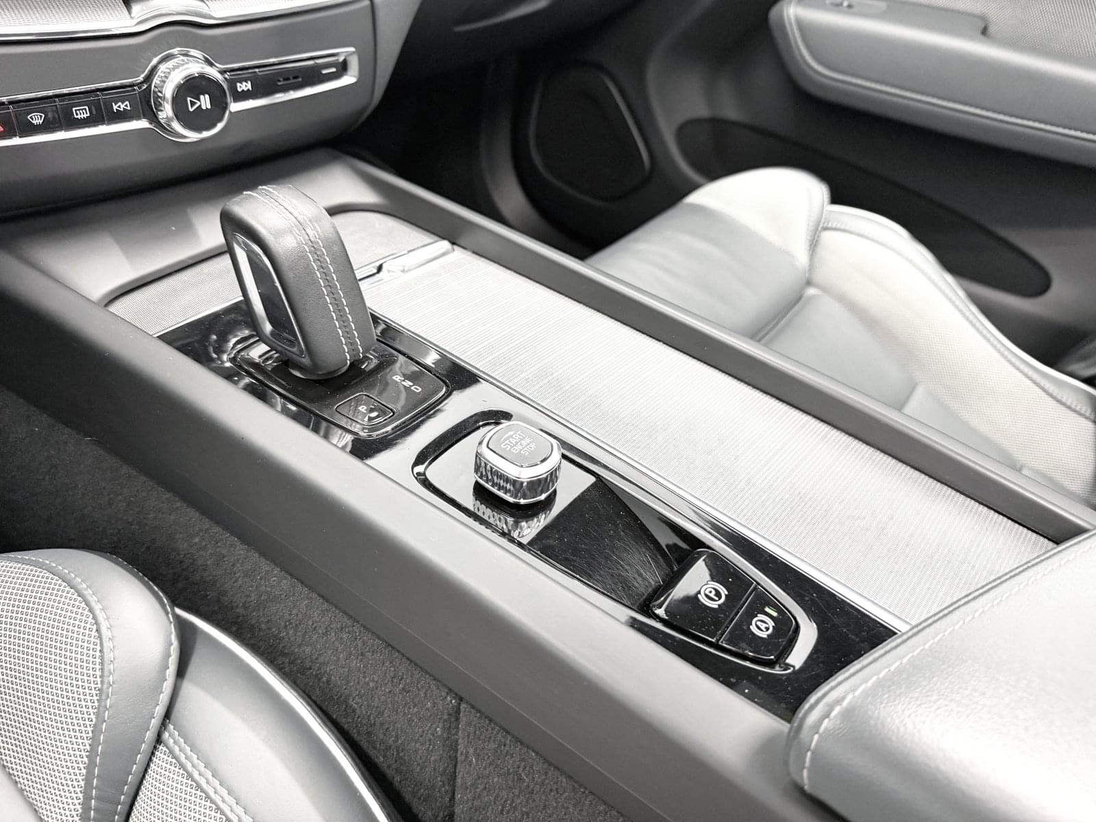 VOLVO XC60 2.0 T6 AWD RECHARGE R-DESIG 355CV 33