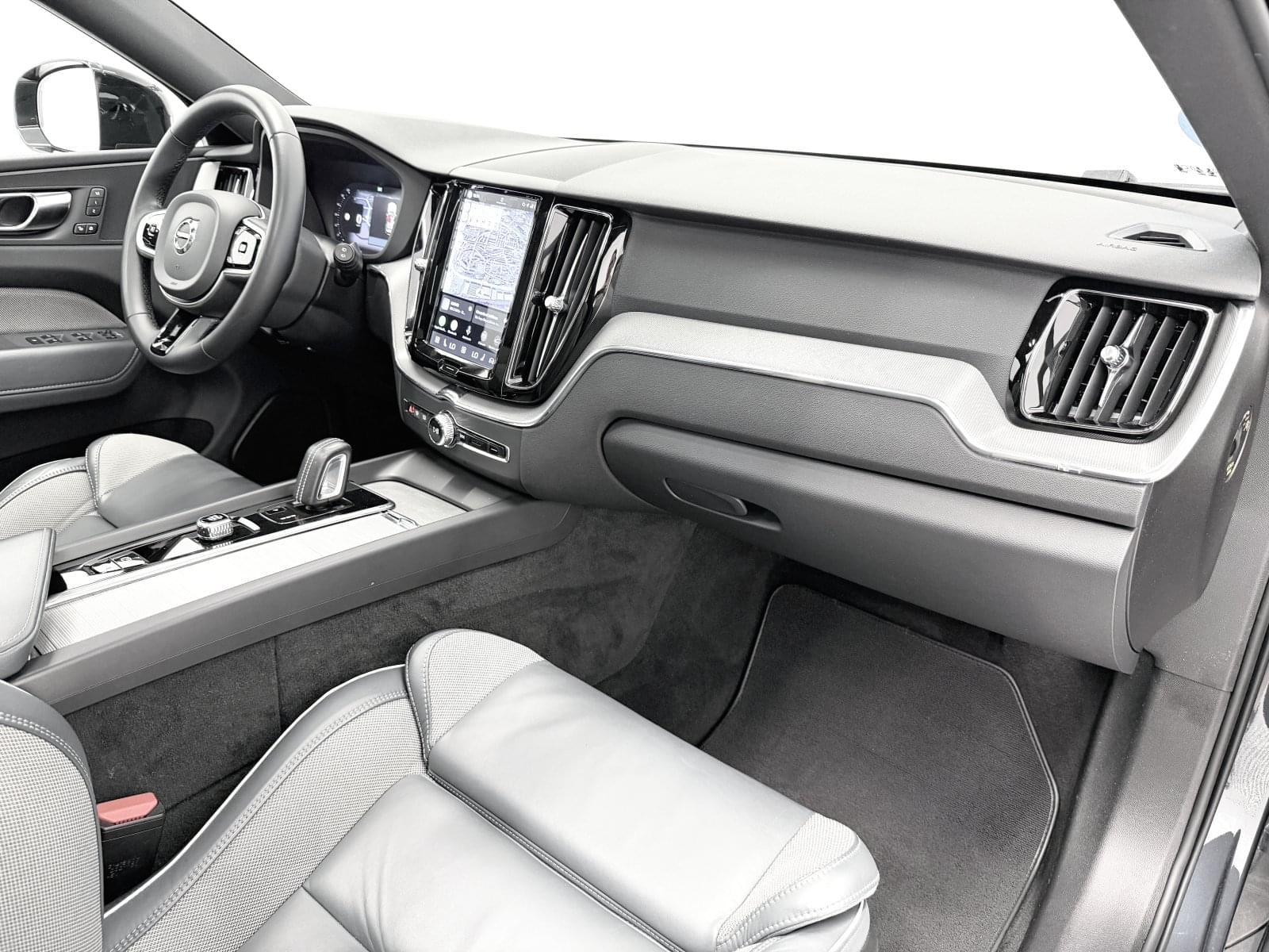 VOLVO XC60 2.0 T6 AWD RECHARGE R-DESIG 355CV 34