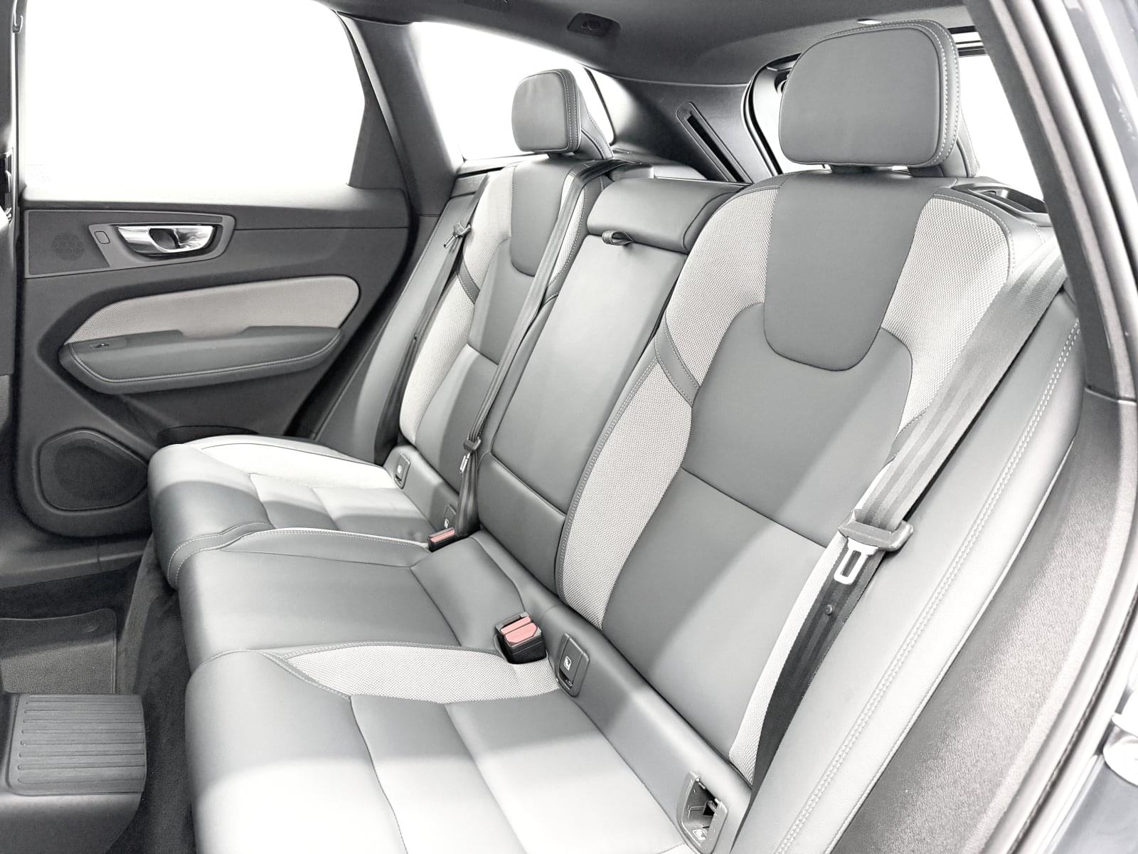 VOLVO XC60 2.0 T6 AWD RECHARGE R-DESIG 355CV 39