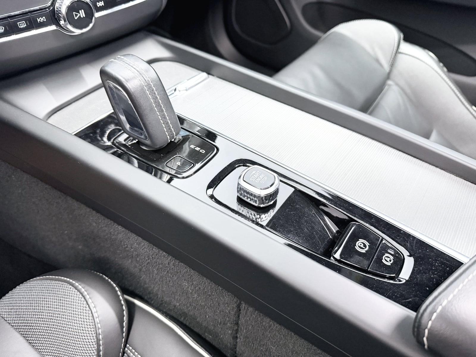 VOLVO XC60 2.0 T6 AWD RECHARGE R DESIGN 355 CV 36 