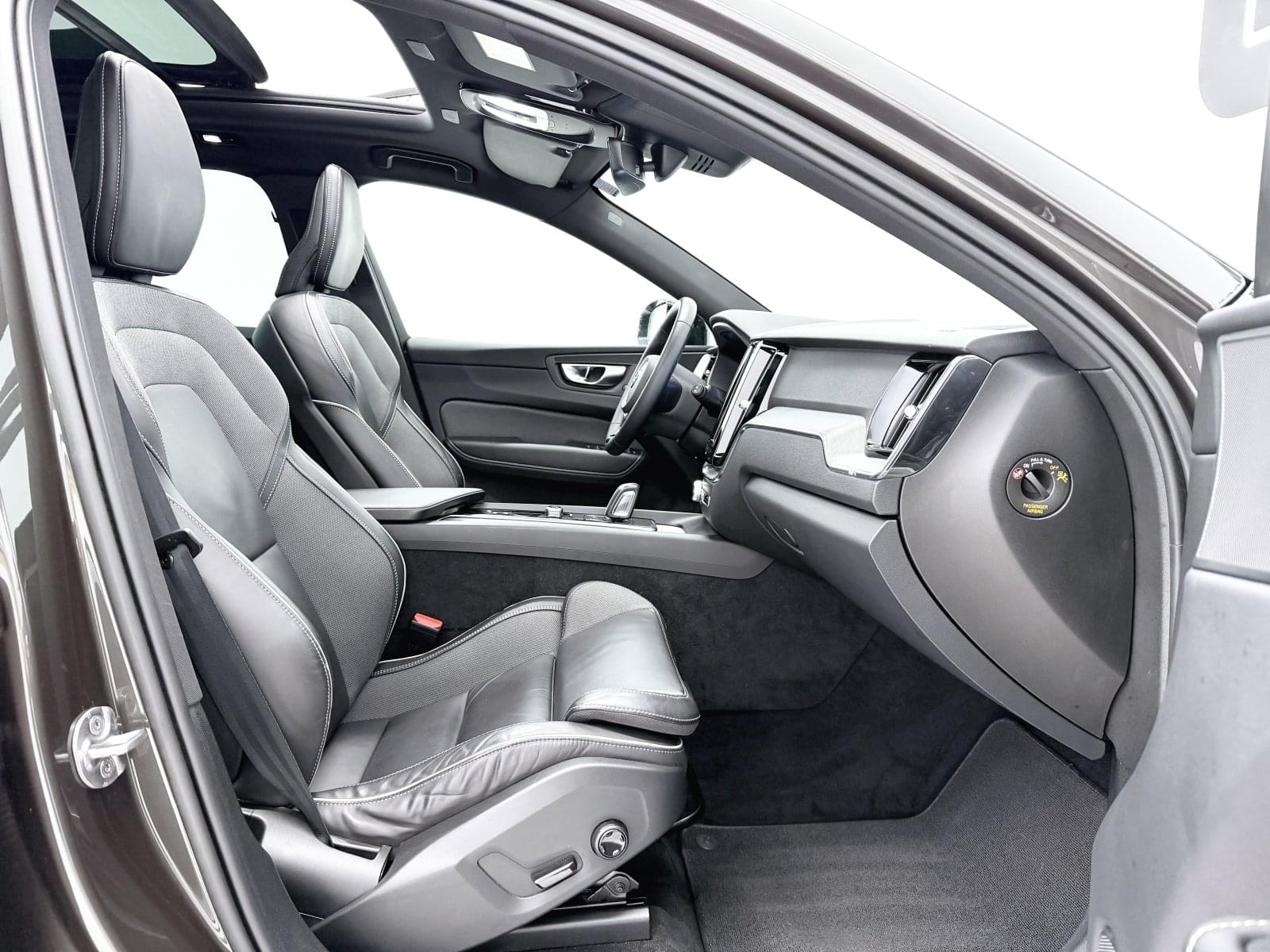 VOLVO XC60 2.0 T6 AWD RECHARGE R DESIGN 355 CV 38 