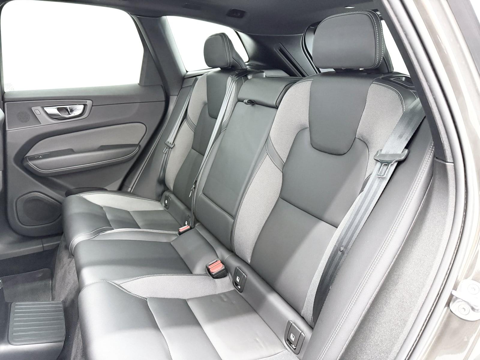 VOLVO XC60 2.0 T6 AWD RECHARGE R DESIGN 355 CV 42 