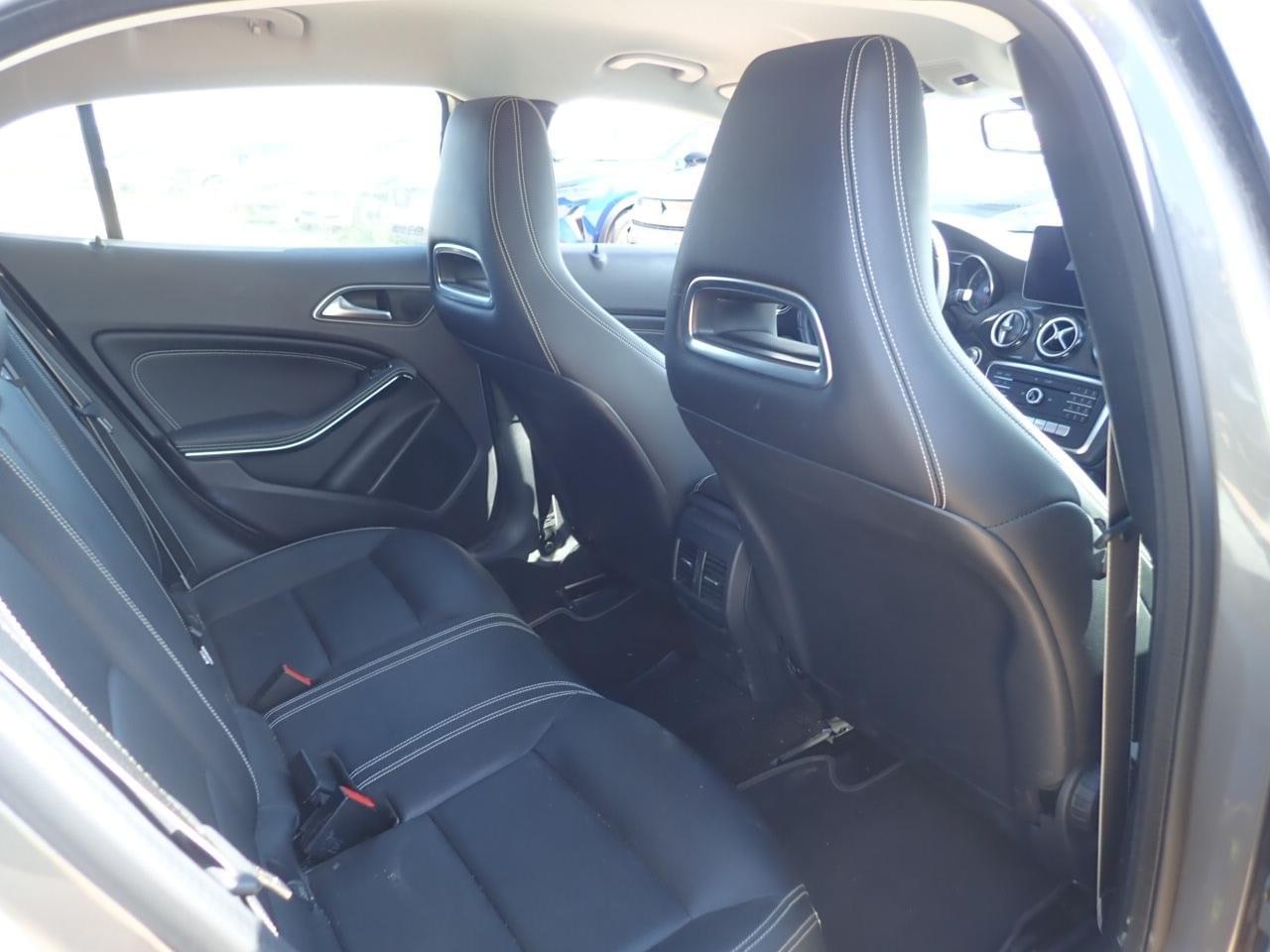 MERCEDES CLASE GLA GLA 180 136CV 10