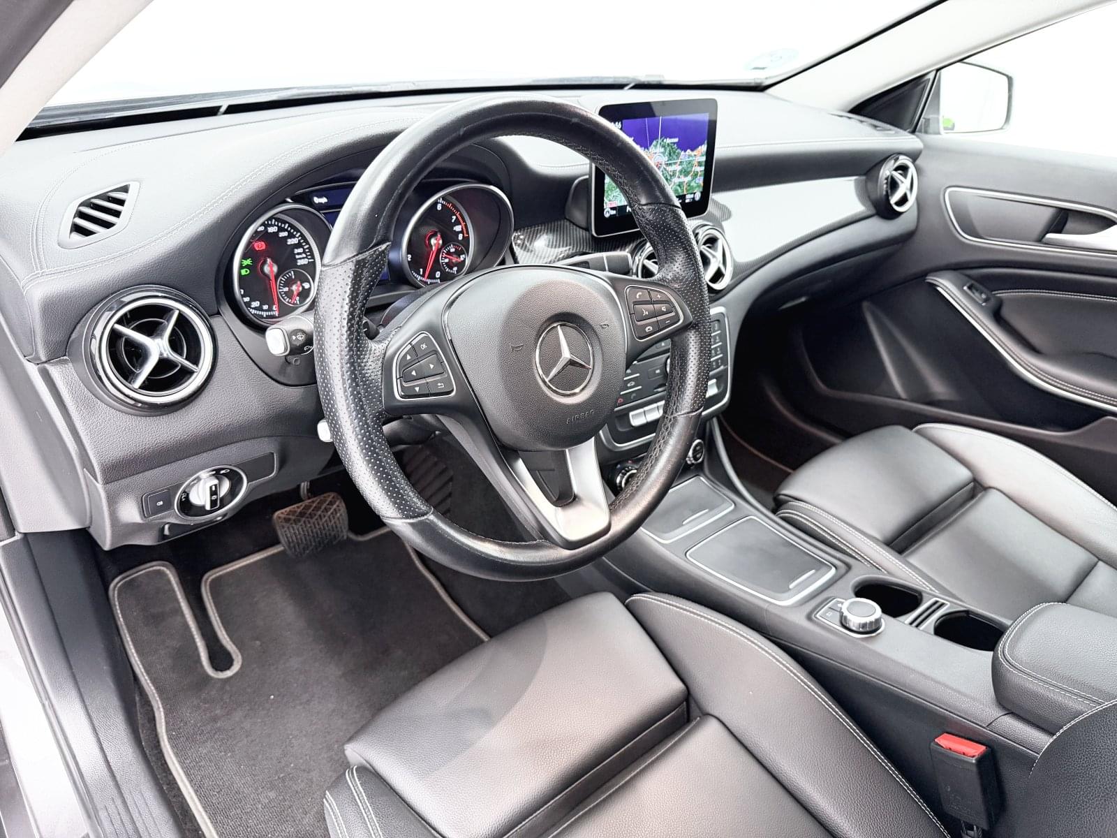 MERCEDES CLASE GLA GLA 180 136CV 28