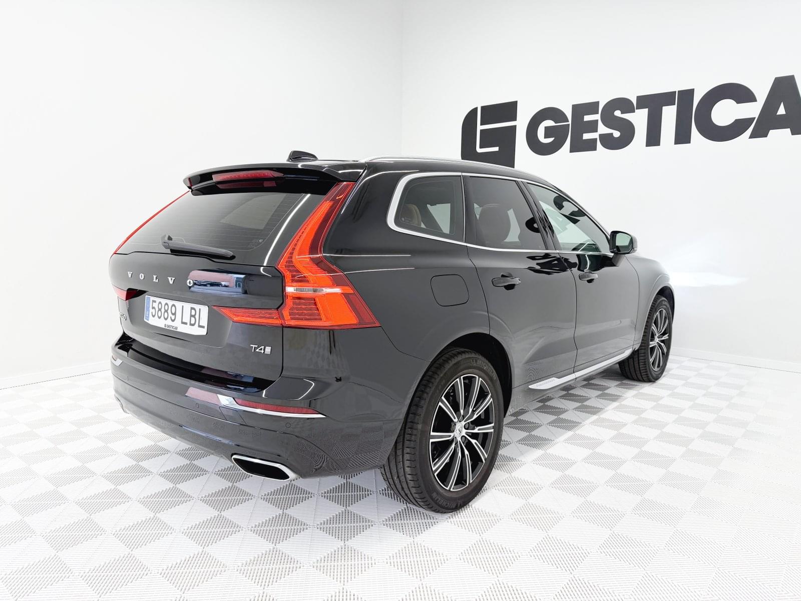 VOLVO XC60 2.0 T4 INSCRIPTION 19