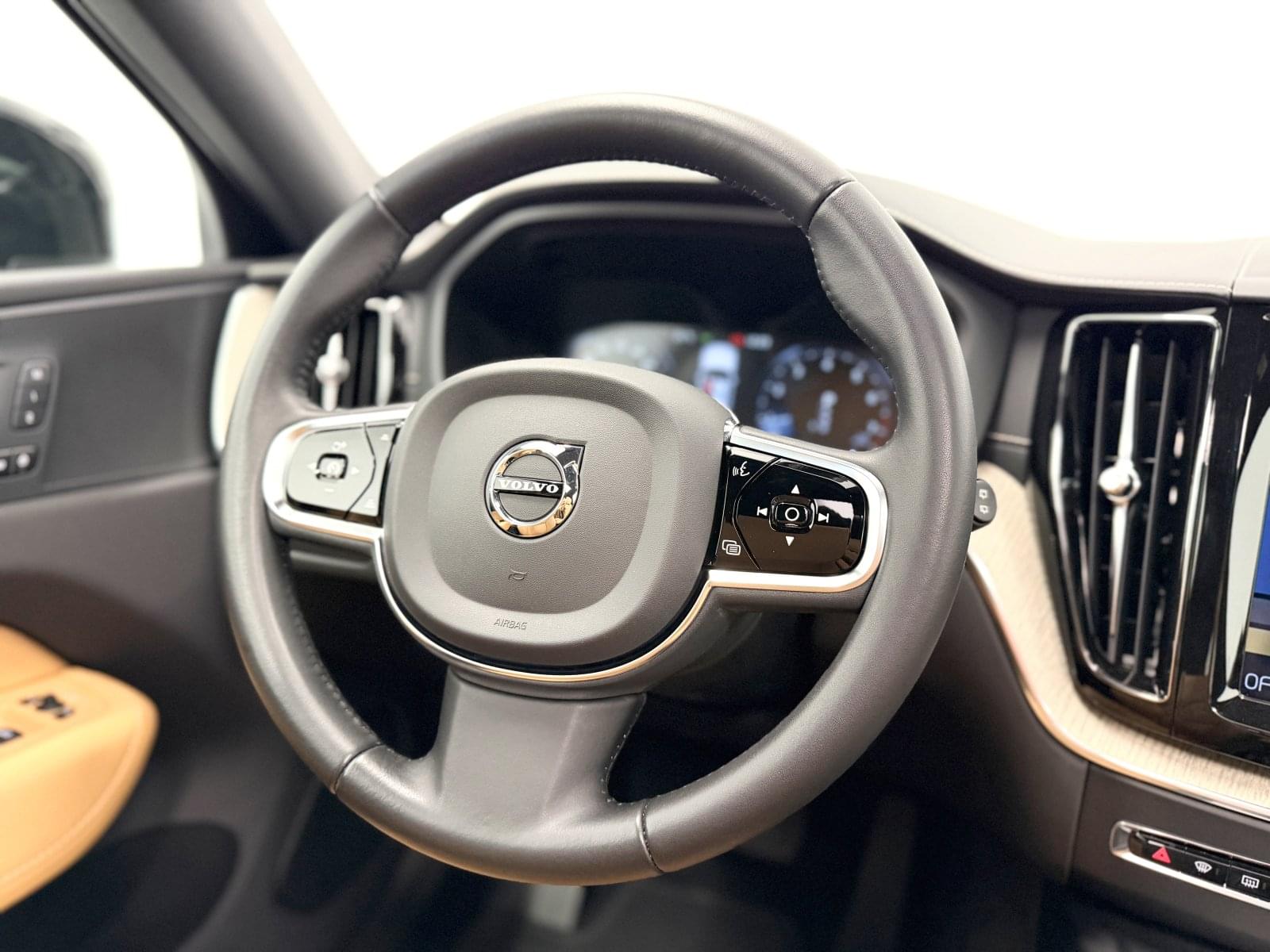 VOLVO XC60 2.0 T4 INSCRIPTION 30