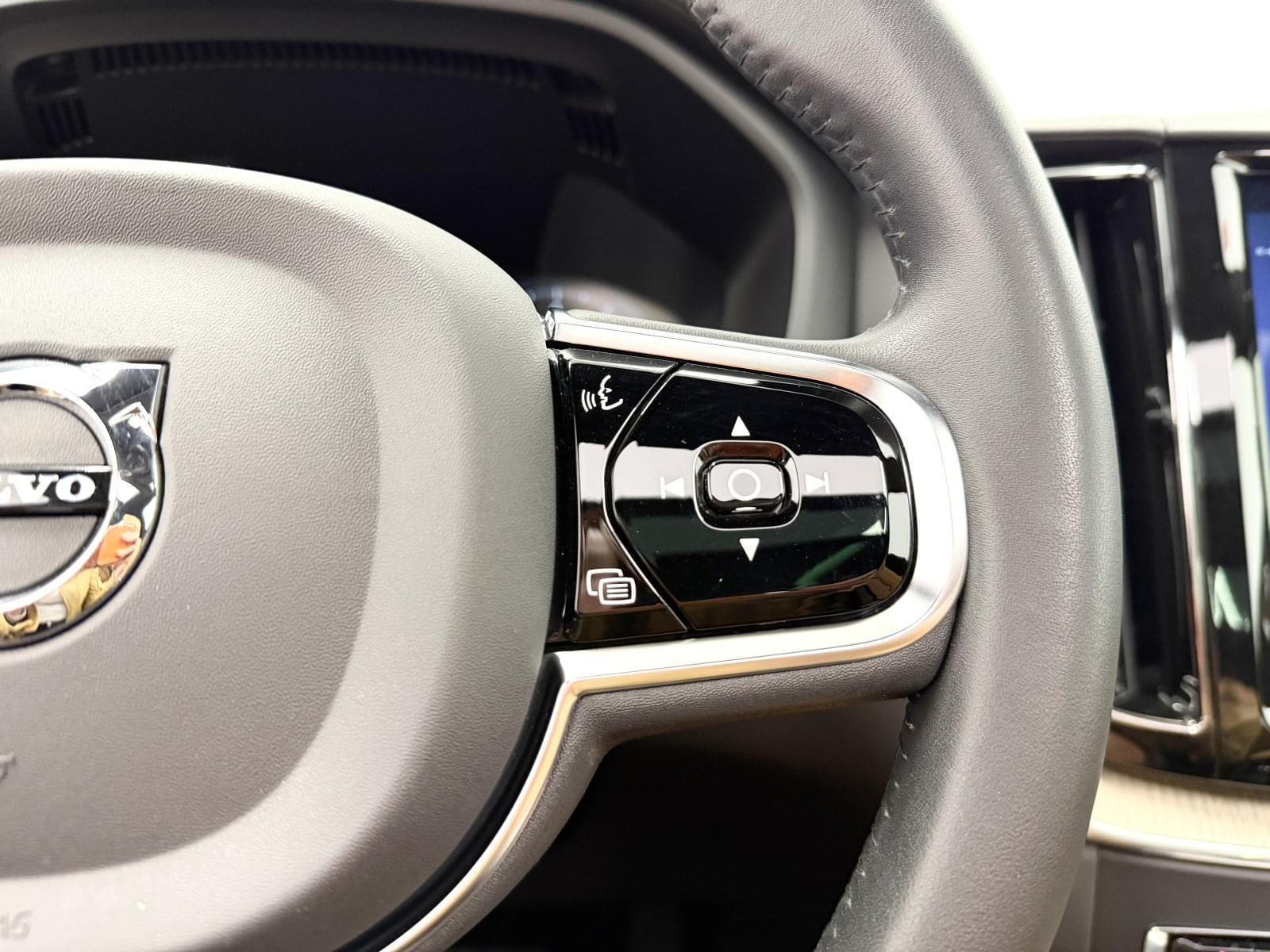 VOLVO XC60 2.0 T4 INSCRIPTION 32