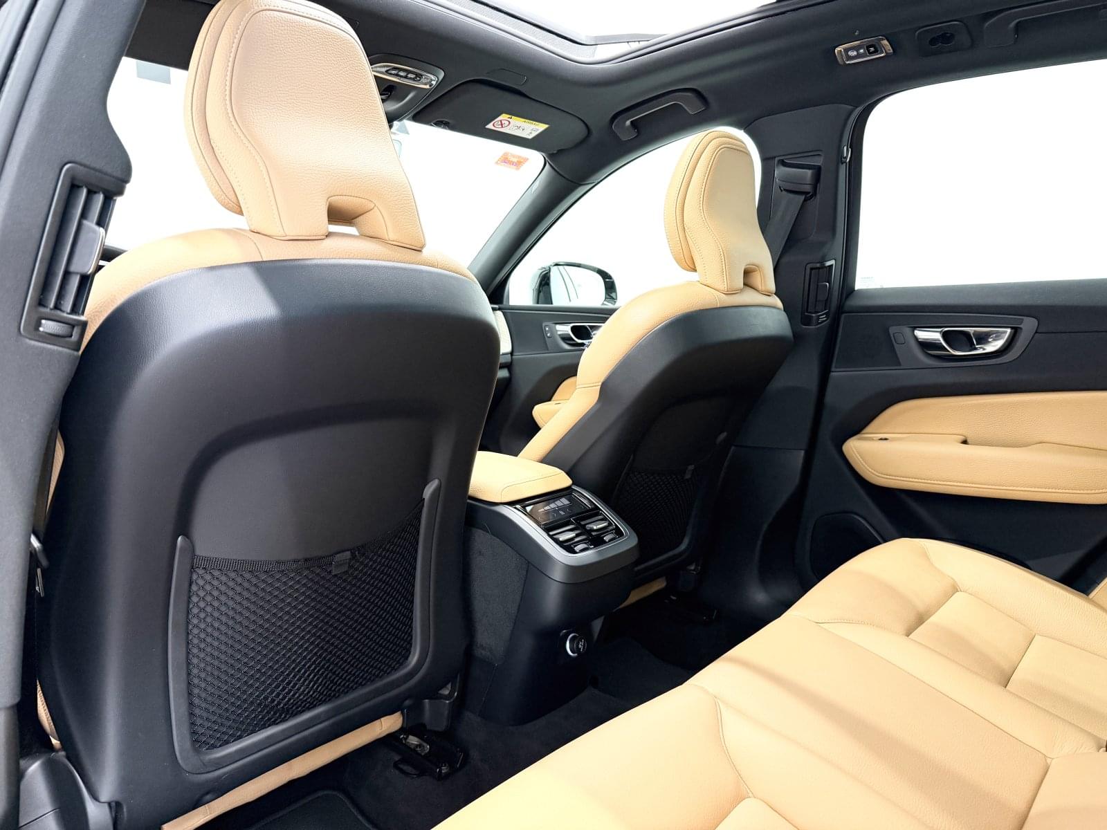 VOLVO XC60 2.0 T4 INSCRIPTION 43