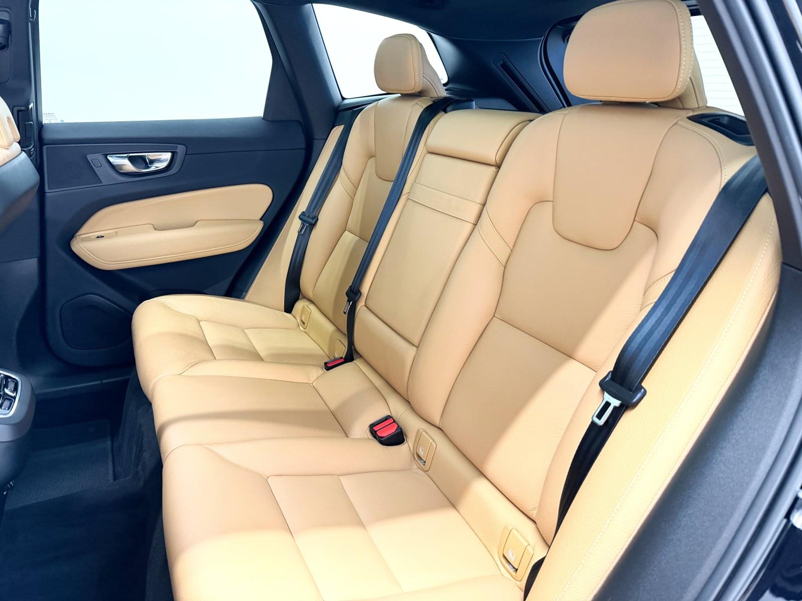 VOLVO XC60 2.0 T4 INSCRIPTION 46