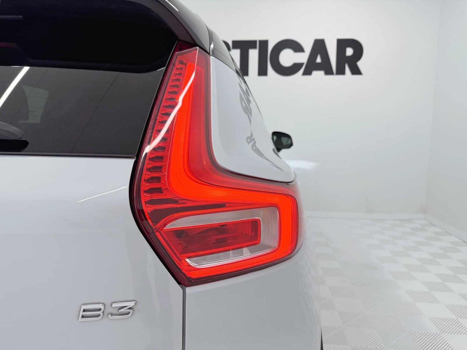 VOLVO XC40 B3 G RDESIGN 19