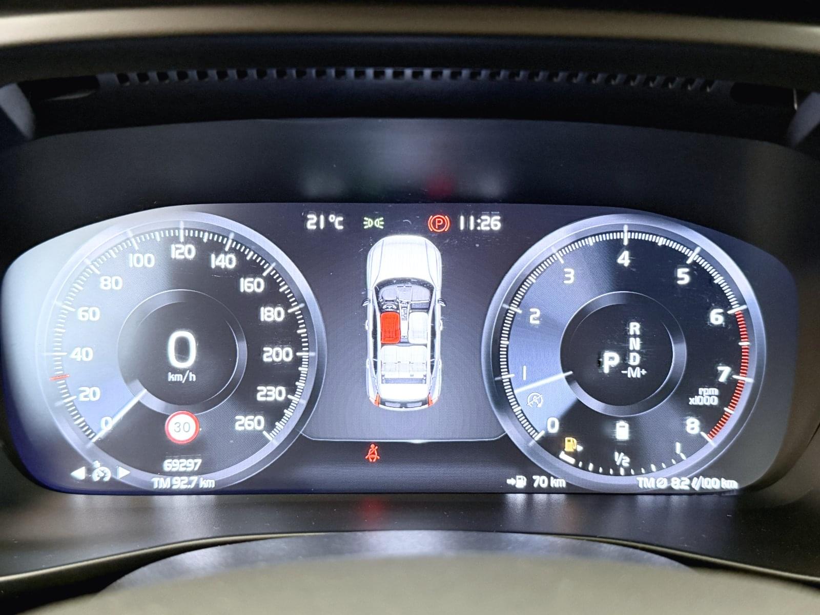 VOLVO XC40 B3 G RDESIGN 31
