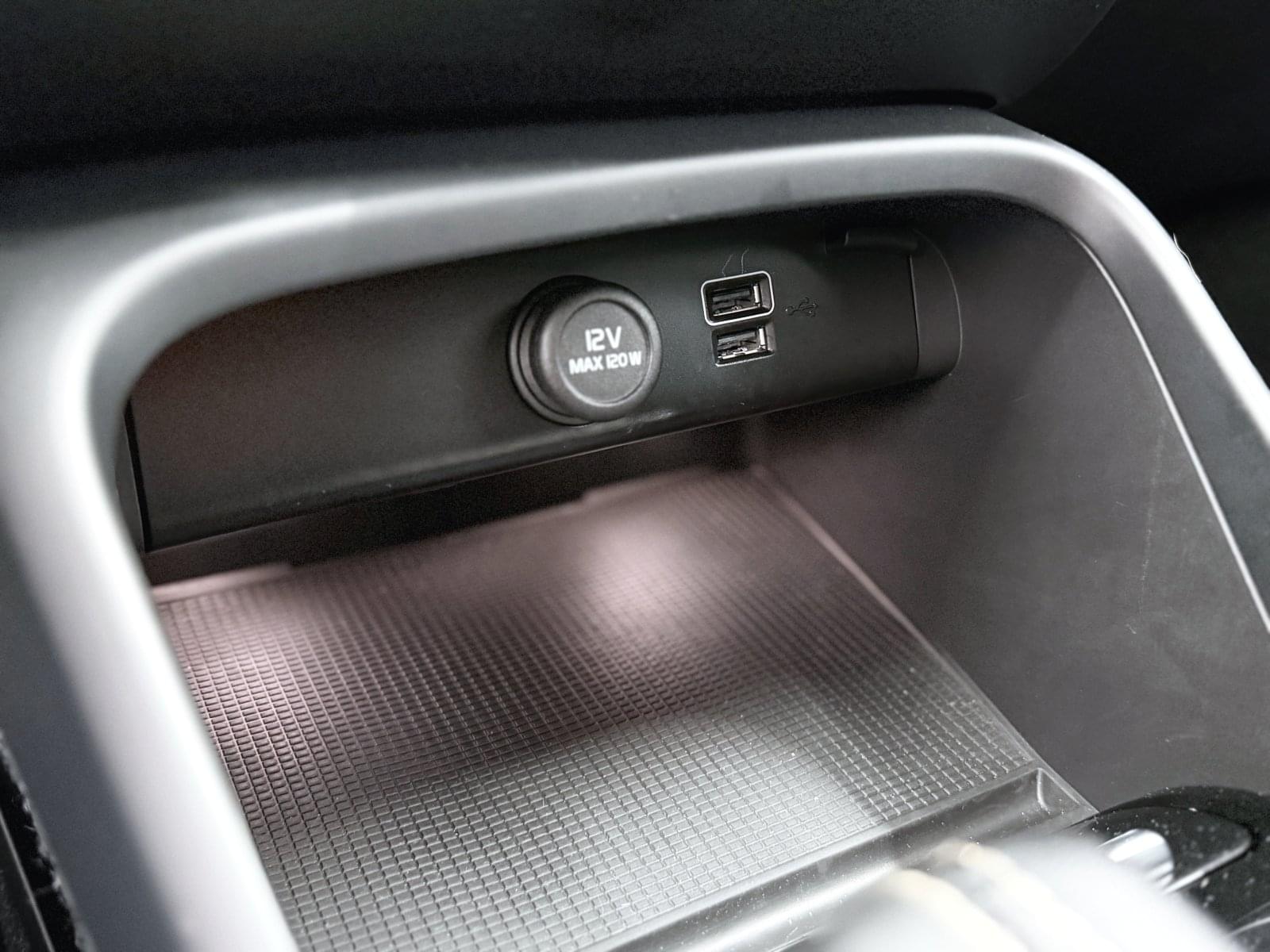 VOLVO XC40 B3 G RDESIGN 36