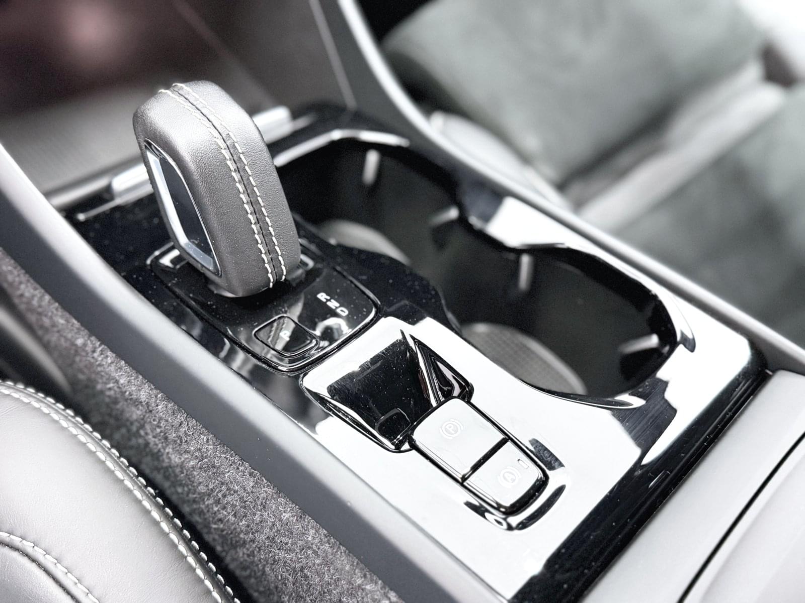 VOLVO XC40 B3 G RDESIGN 37