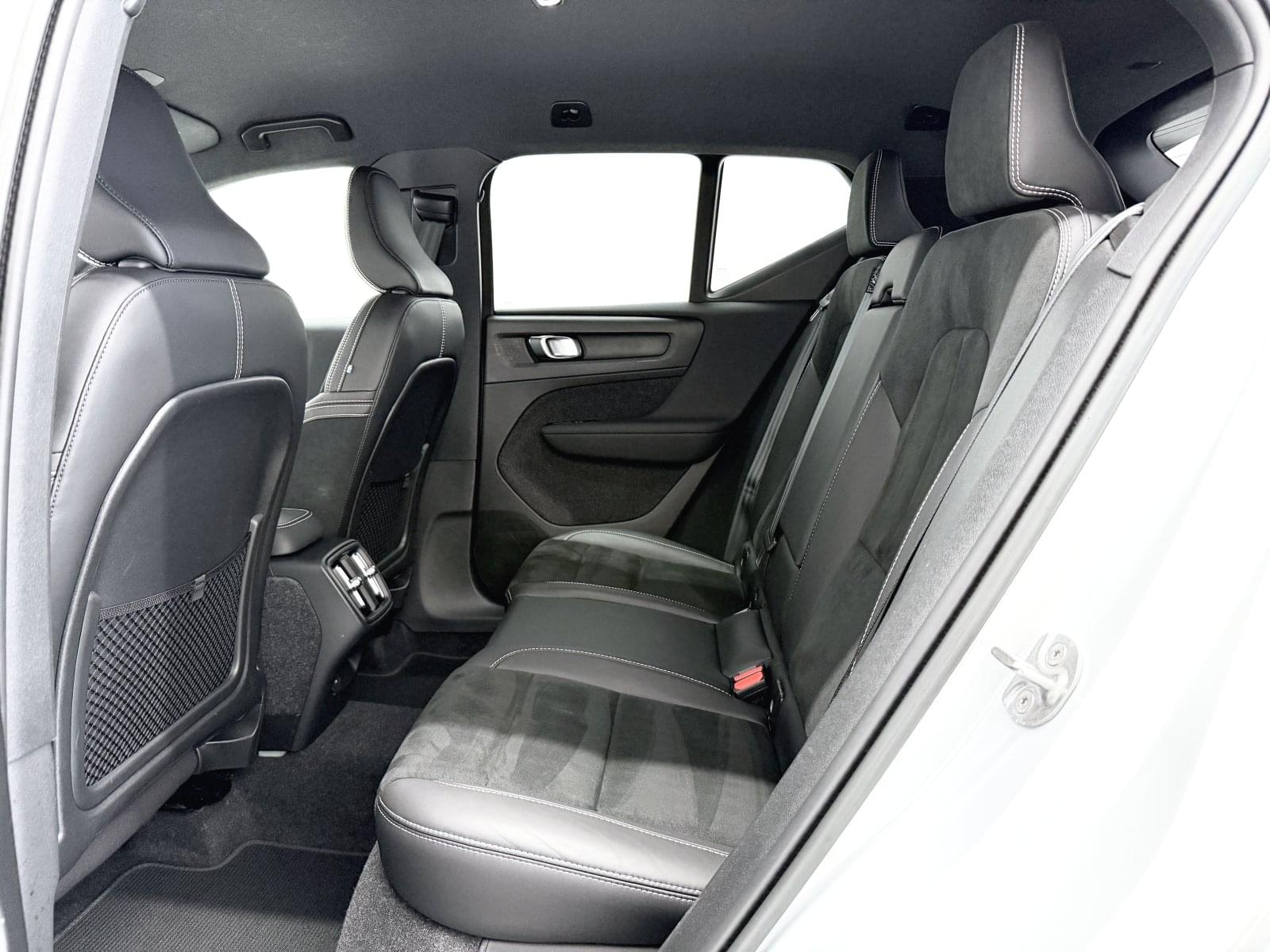 VOLVO XC40 B3 G RDESIGN 42