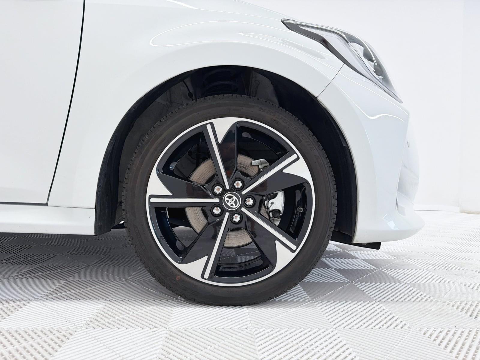 TOYOTA YARIS 1.5 120H STYLE 19 