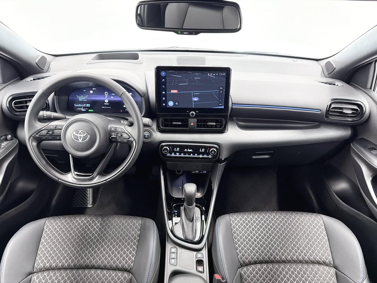 TOYOTA YARIS 1.5 120H STYLE 26 