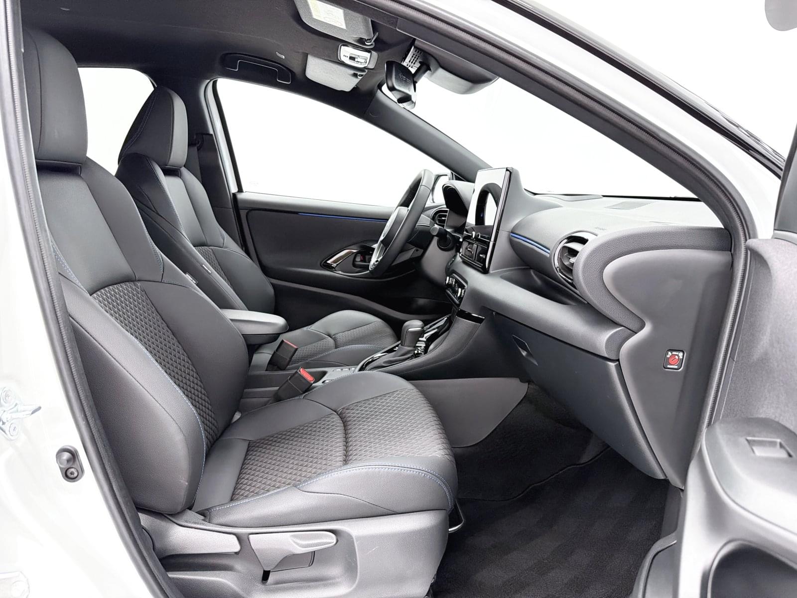 TOYOTA YARIS 1.5 120H STYLE 39 