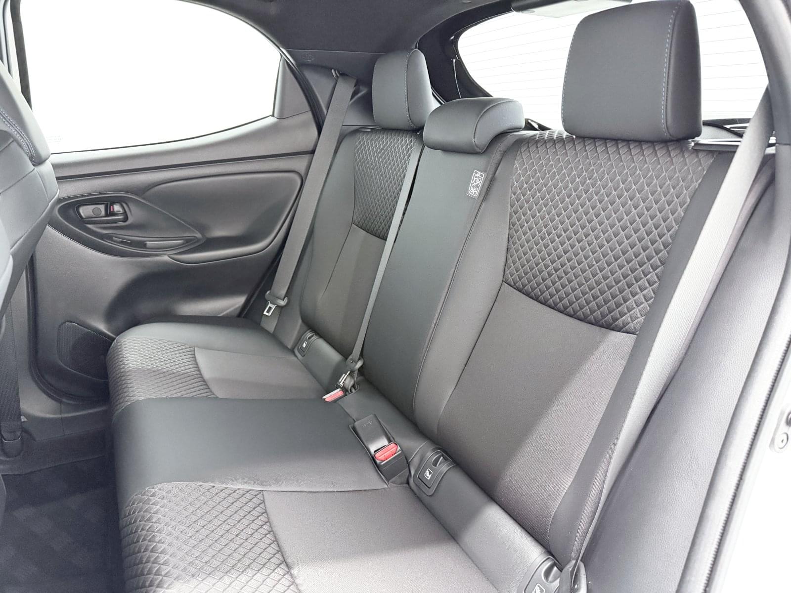 TOYOTA YARIS 1.5 120H STYLE 43 
