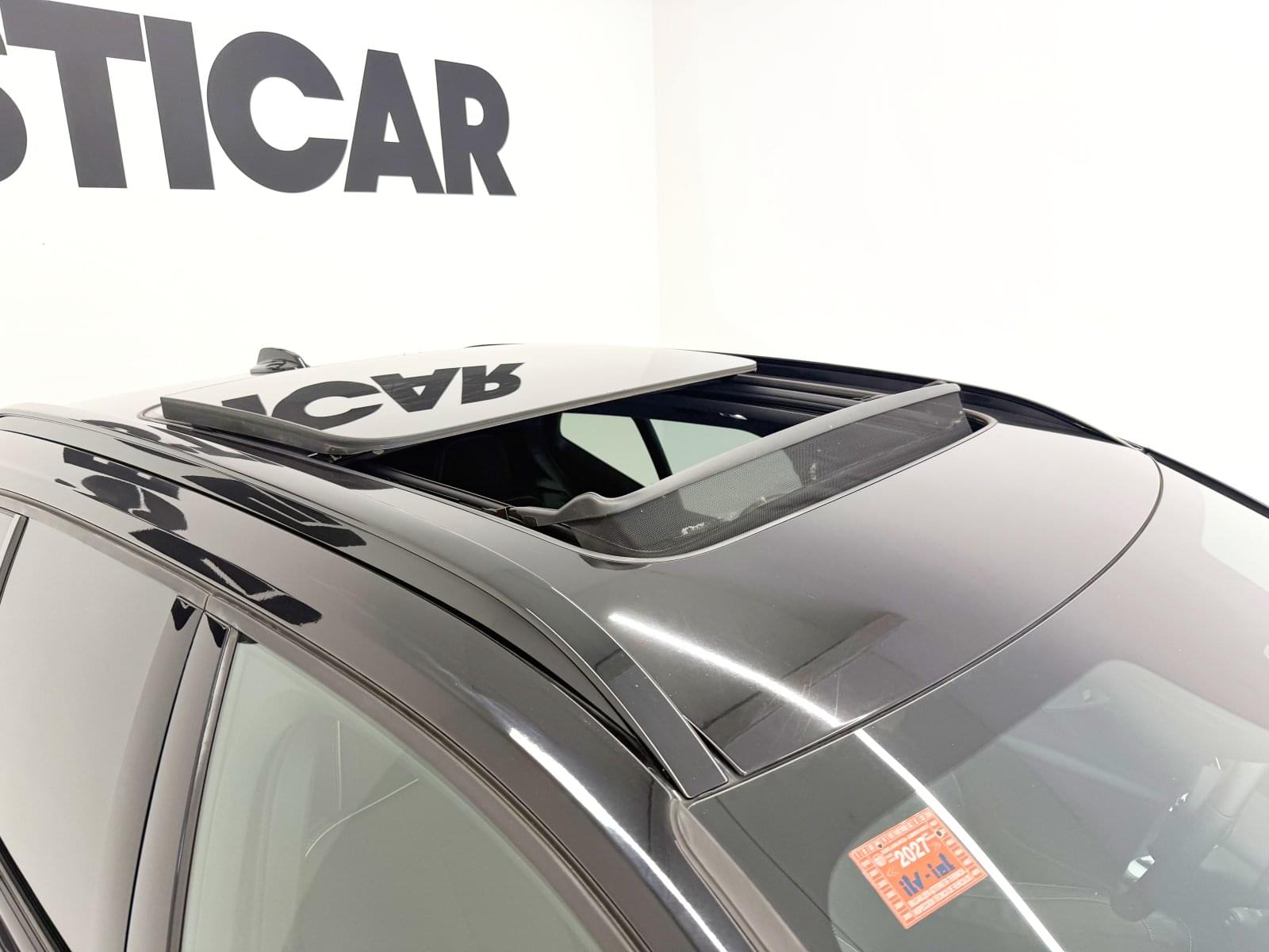 VOLVO XC40 T5 PLUG IN R-DESIGN 3