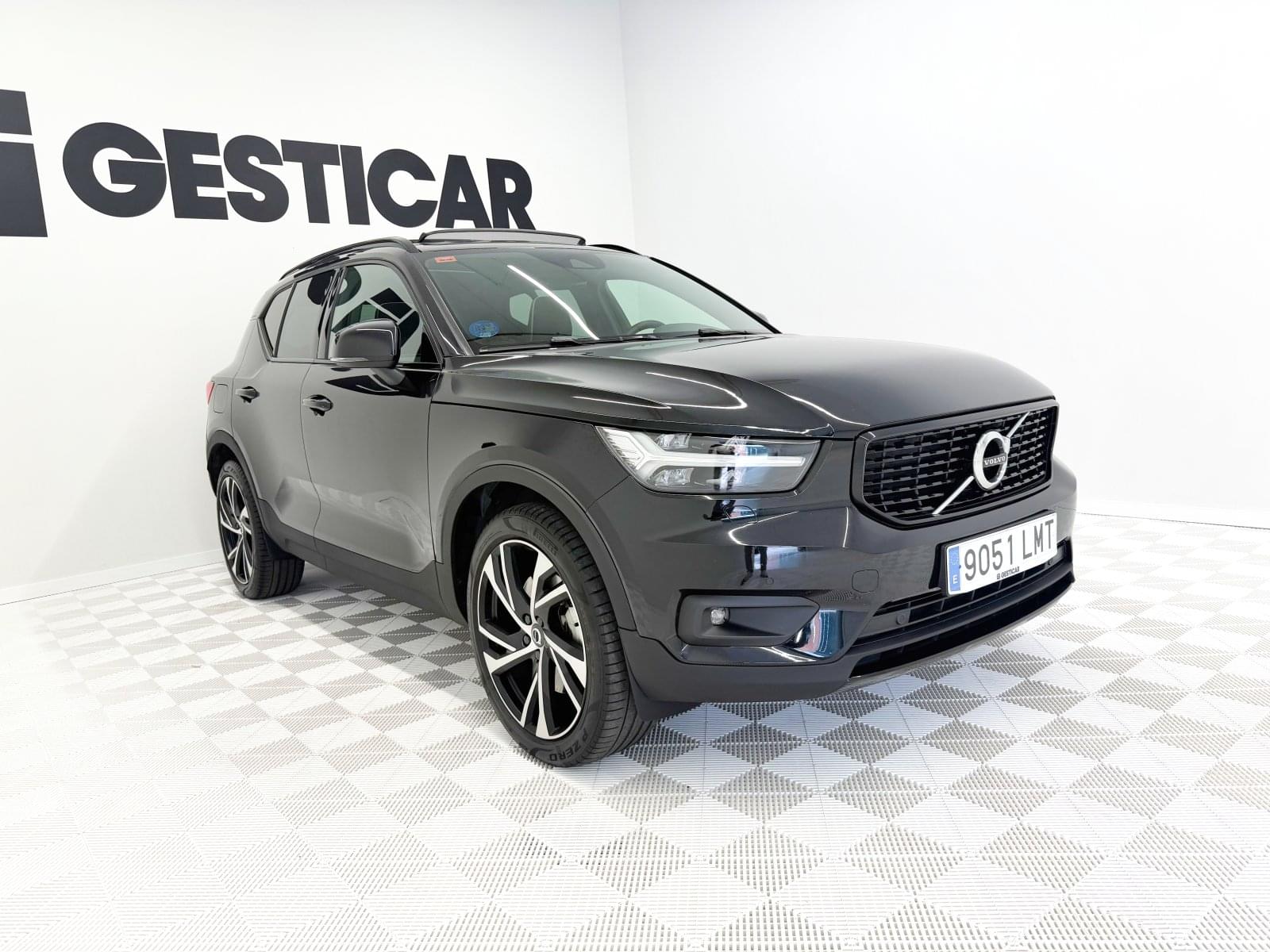 VOLVO XC40 T5 PLUG IN R-DESIGN 2