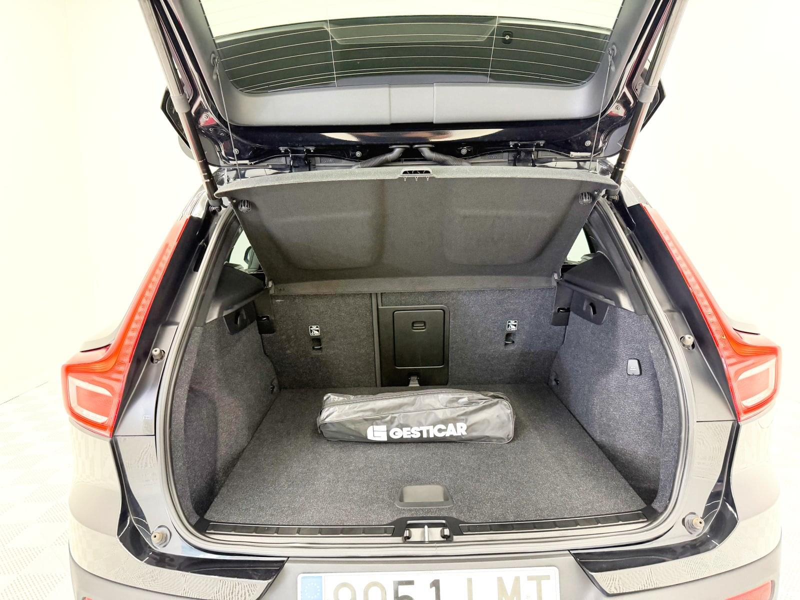 VOLVO XC40 T5 PLUG IN R-DESIGN 11