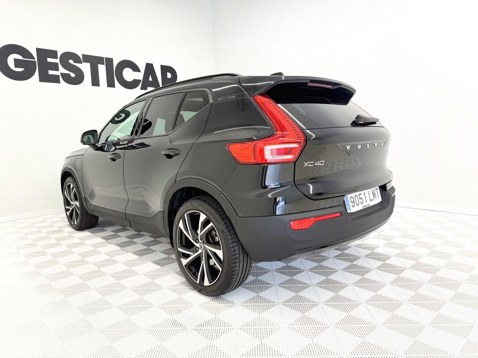 VOLVO XC40 T5 PLUG IN R-DESIGN 8
