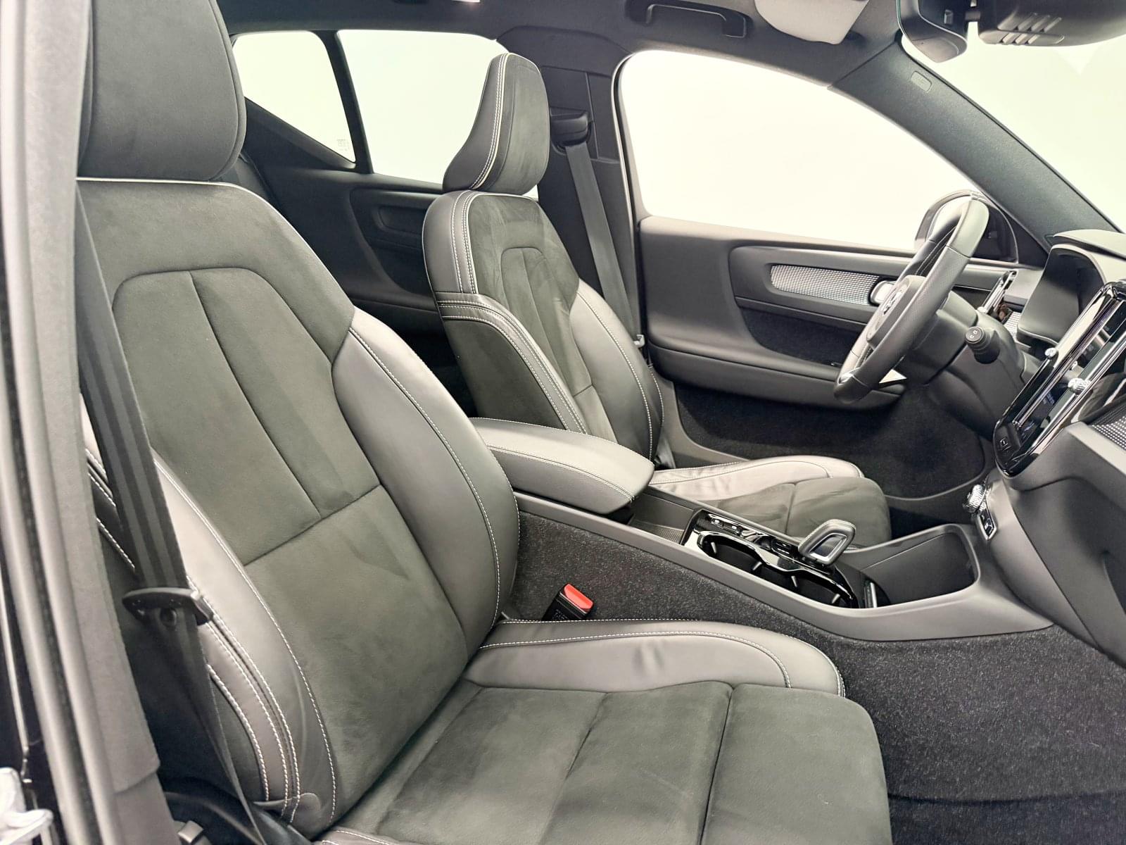VOLVO XC40 T5 PLUG IN R-DESIGN 32