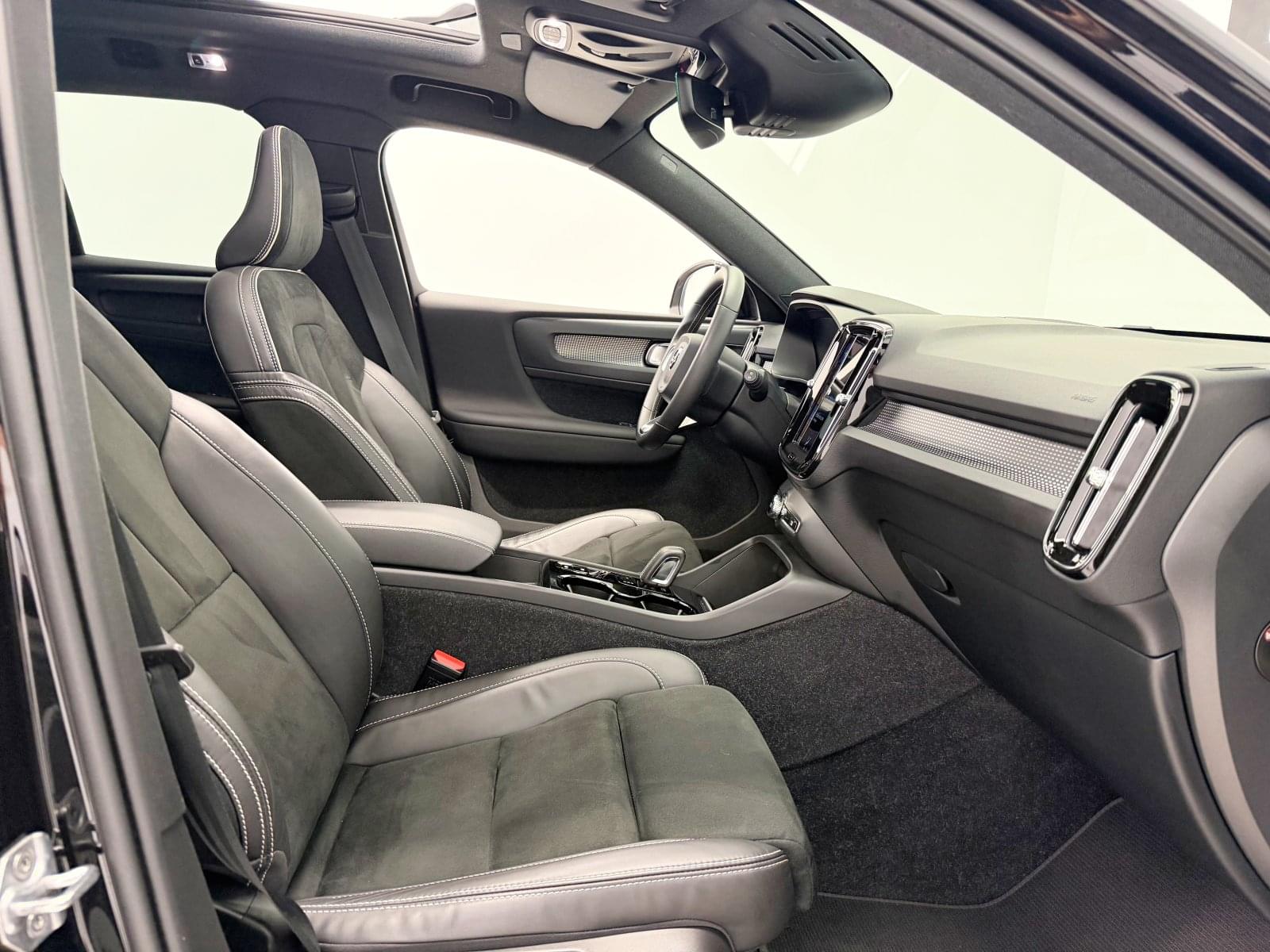 VOLVO XC40 T5 PLUG IN R-DESIGN 31